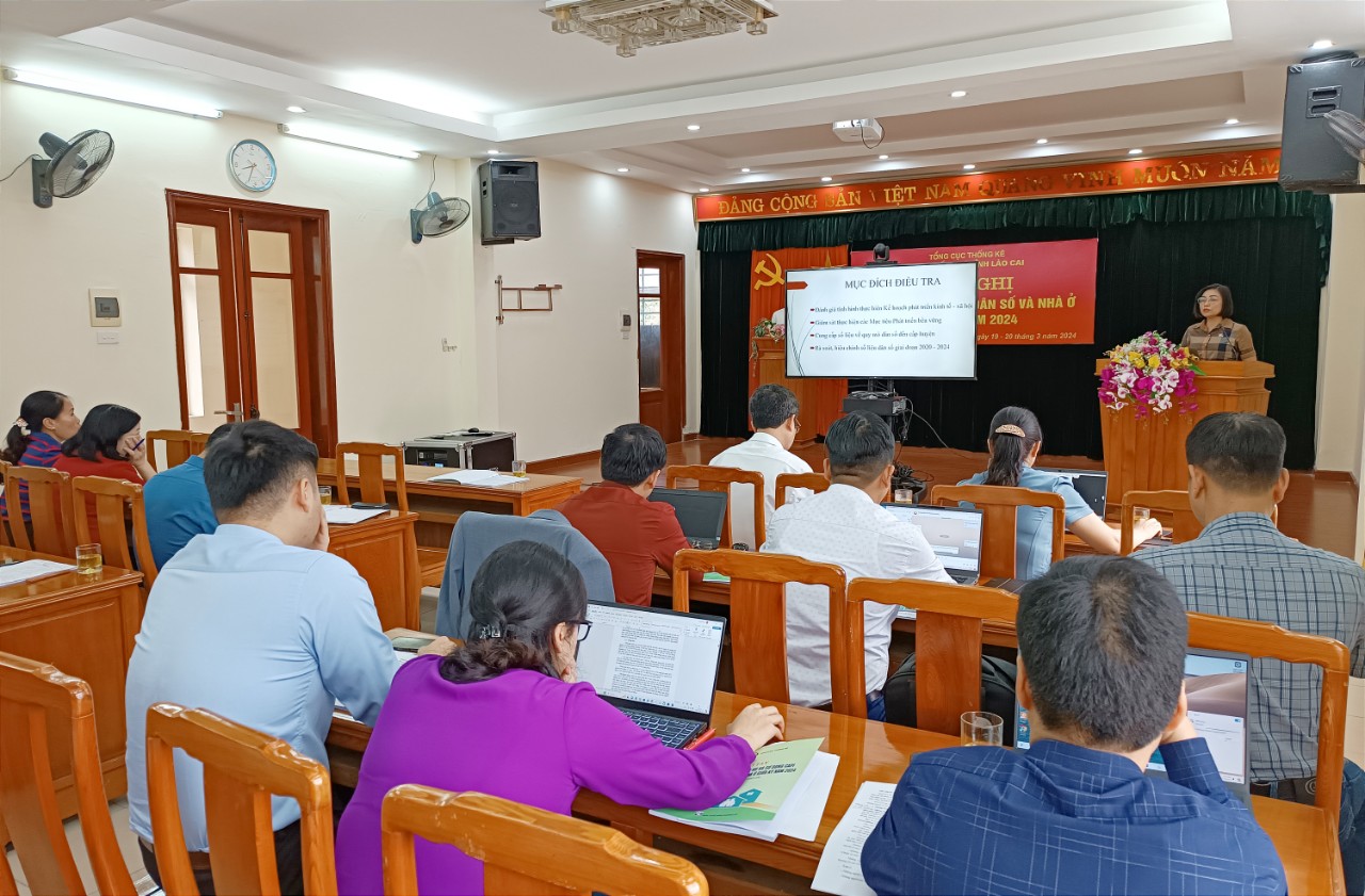 Các đại biểu được giới thiệu nội dung, phương pháp điều tra lần này. T3.jpg