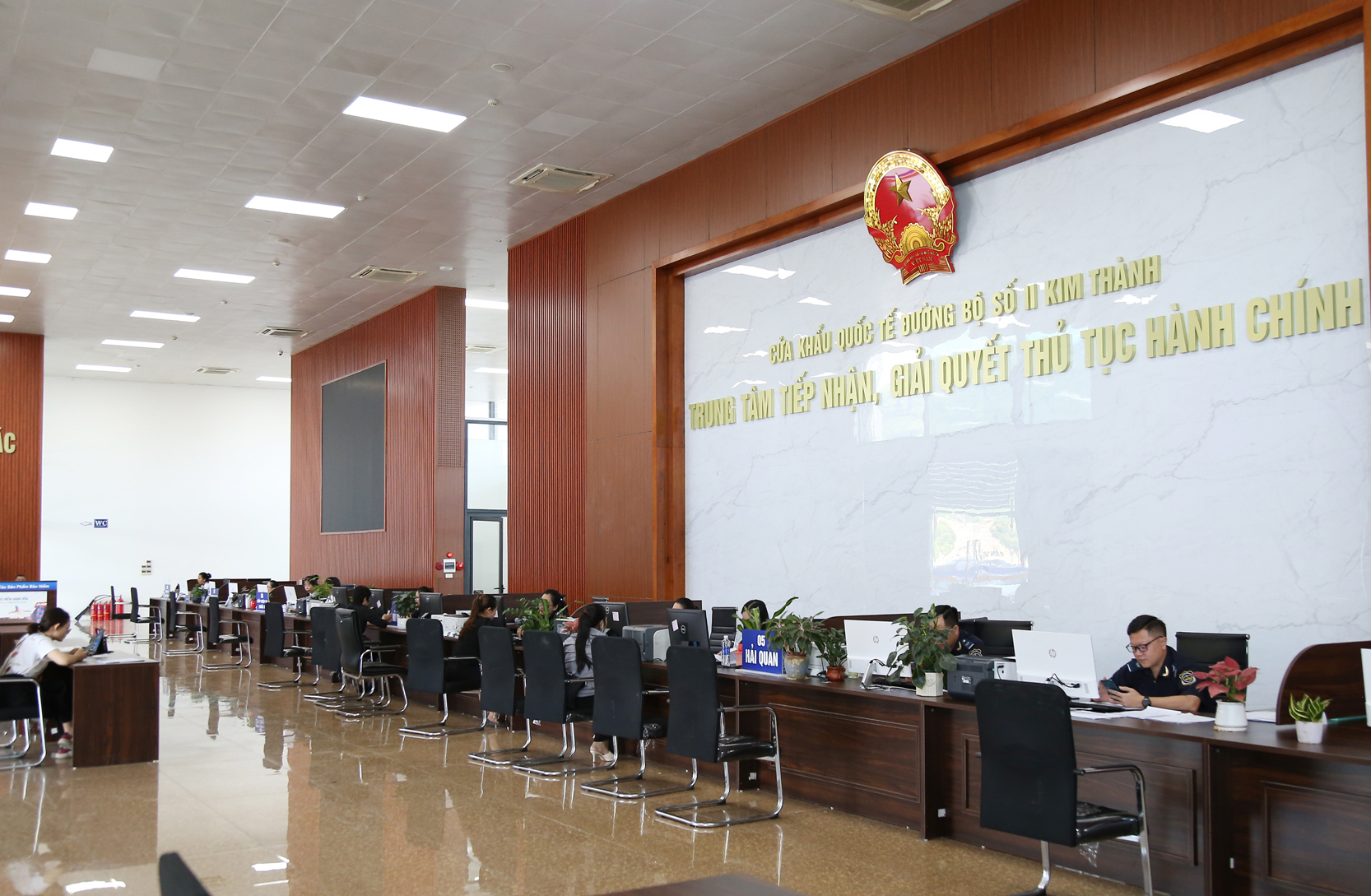 Tháng 8/2023, Lào Cai chính thức triển khai ứng dụng số tại Cửa khẩu đường bộ Quốc tế số II Kim Thành, nhằm rút ngắn thời gian, chi phí thông quan xuất, nhập khẩu hàng hóa qua cửa khẩu. CT3.jpg