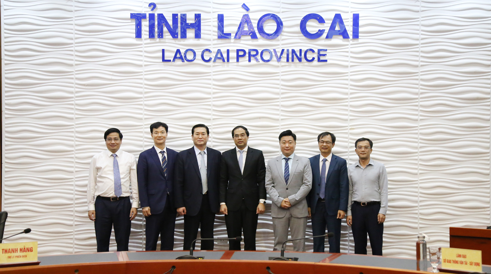 Chủ tịch UBND tỉnh Trịnh Xuân Trường tiếp các nhà đầu tư Hàn Quốc. CT6.jpg