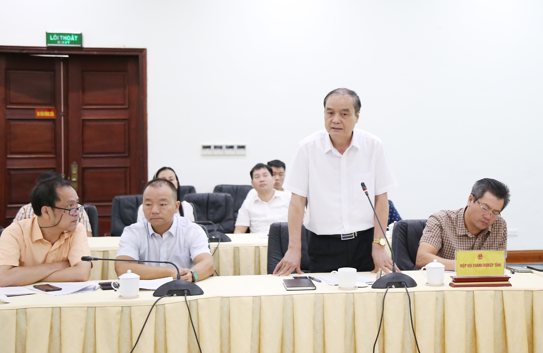 Doanh nghiệp thảo luận tại buổi làm việc. DN5.jpg