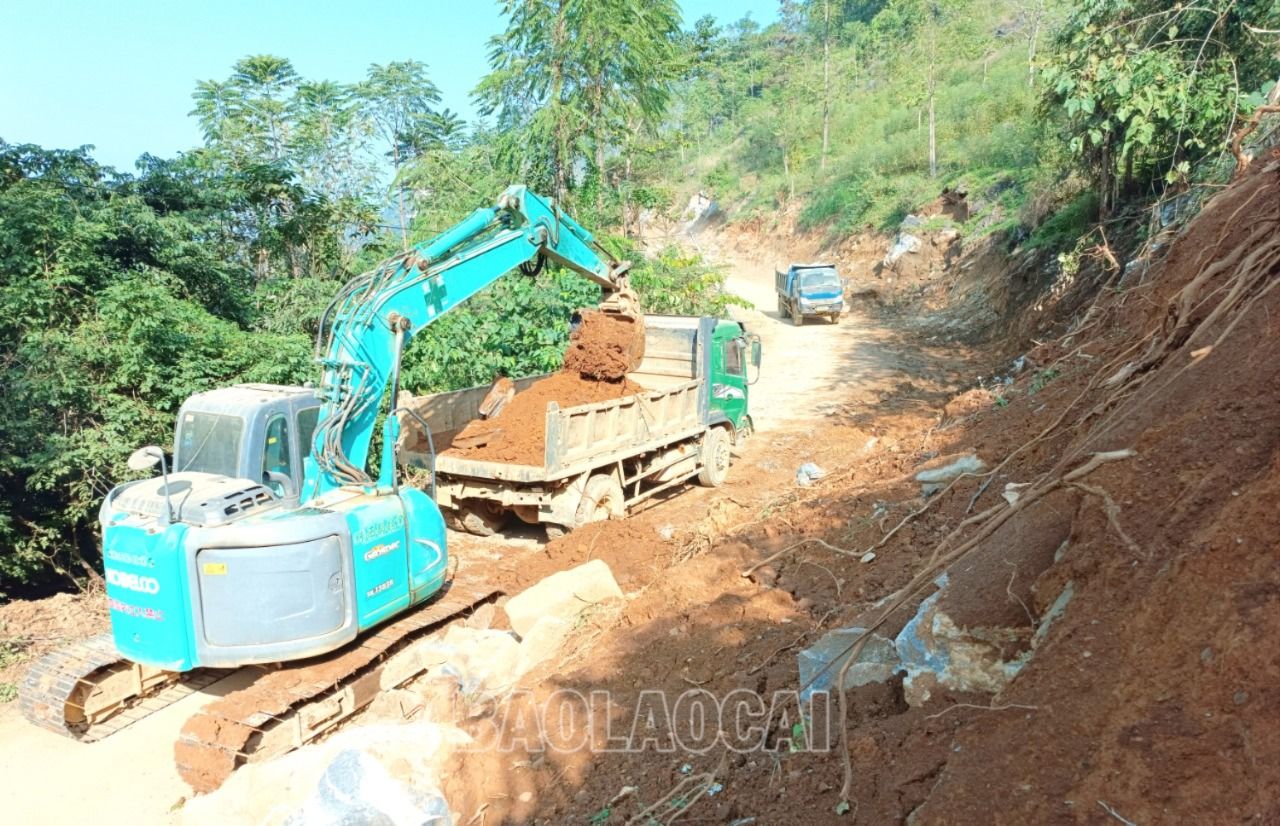 Nhiều công trình đường giao thông, bệnh viện, trường học... tại các địa phương cũng đang được đẩy nhanh tiến độ. C222222.jpg