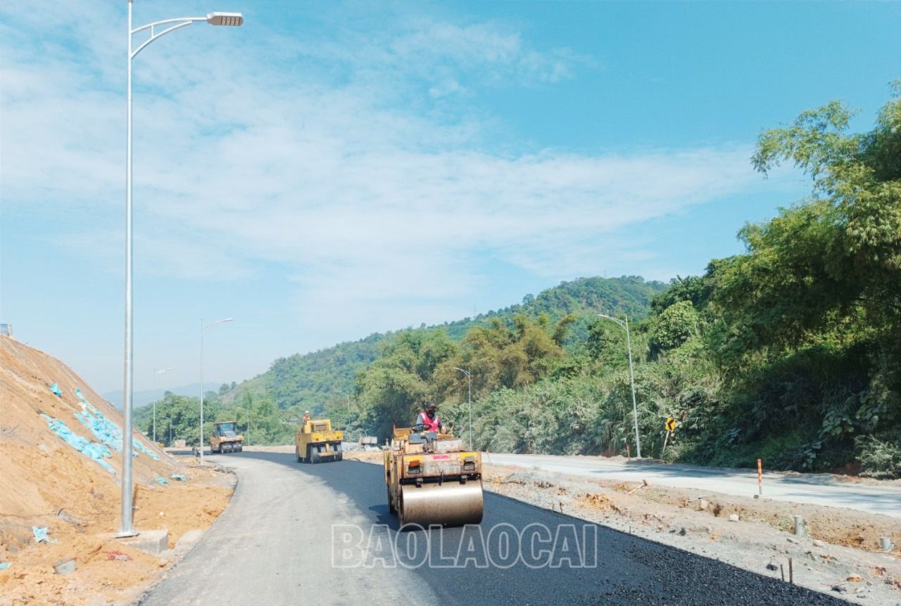 Dự án cải tạo, nâng cấp nút giao Bình Minh (IC18) cũng đang đẩy nhanh tiến độ thi công, phấn đấu để đưa vào hoạt động đầu năm 2024. C26.jpg