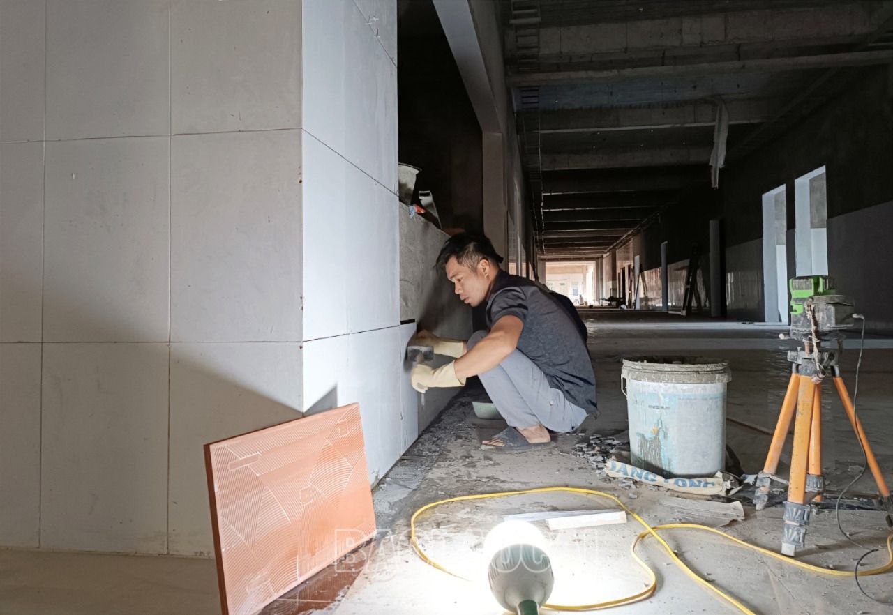 Dự án Bệnh viện Đa khoa tỉnh Lào Cai giai đoạn 2 gồm một khối nhà 5 tầng và một khối 9 tầng đang được nhà thầu đẩy nhanh tiến độ. C13.jpg