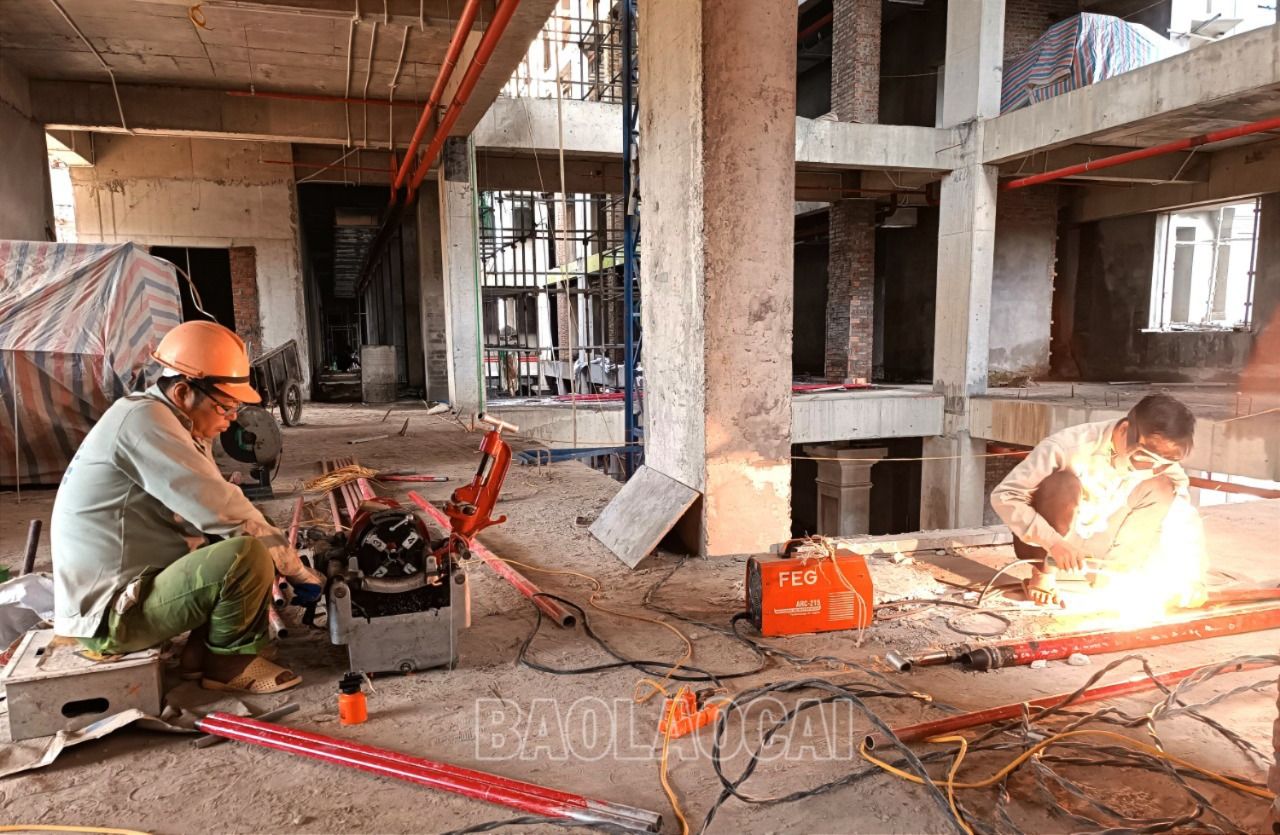 Thi công hệ thống phòng cháy, chữa cháy của Dự án Trụ sở làm việc các cơ quan hành chính thị xã Sa Pa. C2.jpg