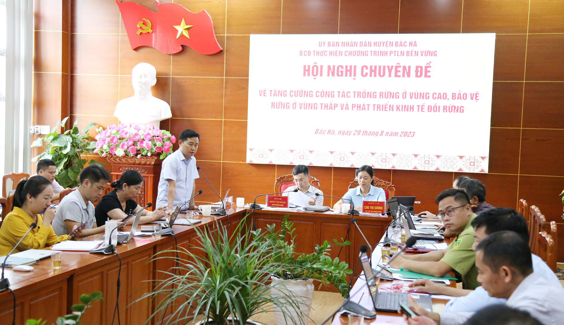 Lãnh đạo huyện Bắc Hà phát biểu tại hội nghị. K3.jpg
