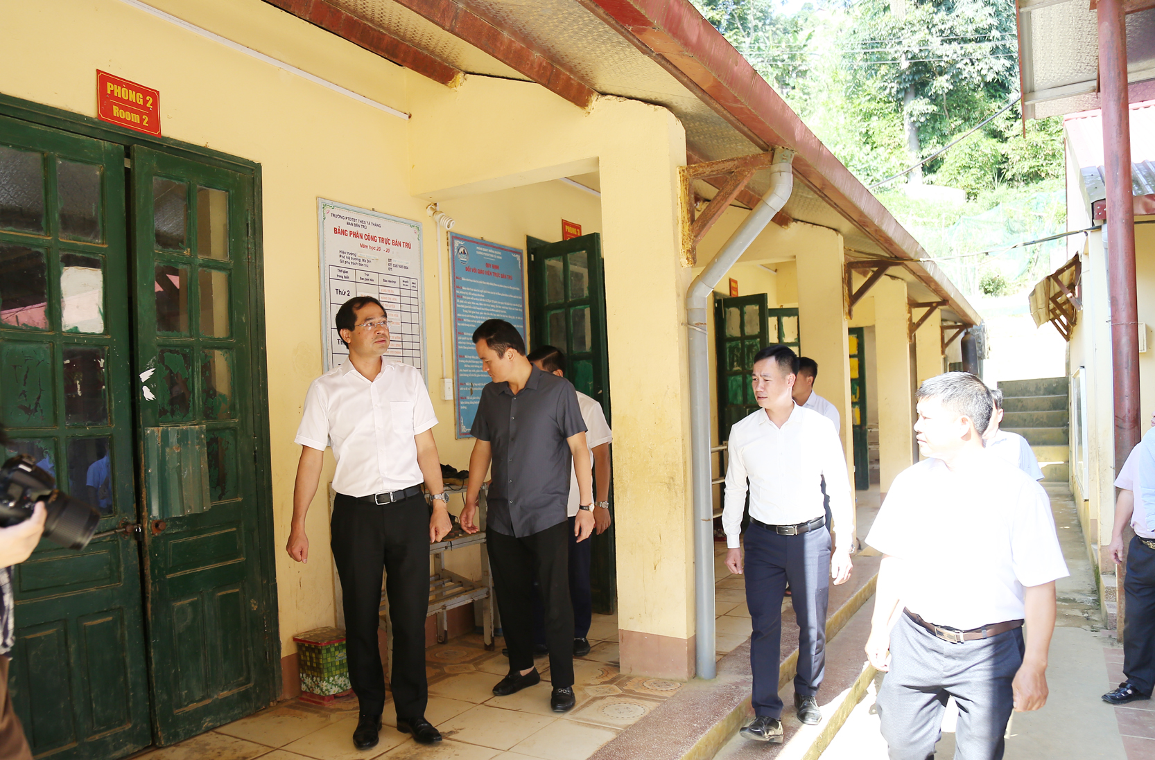 Chủ tịch UBND tỉnh kiểm tra khu ở bán trú của học sinh xã La Pan Tẩn. T6.jpg