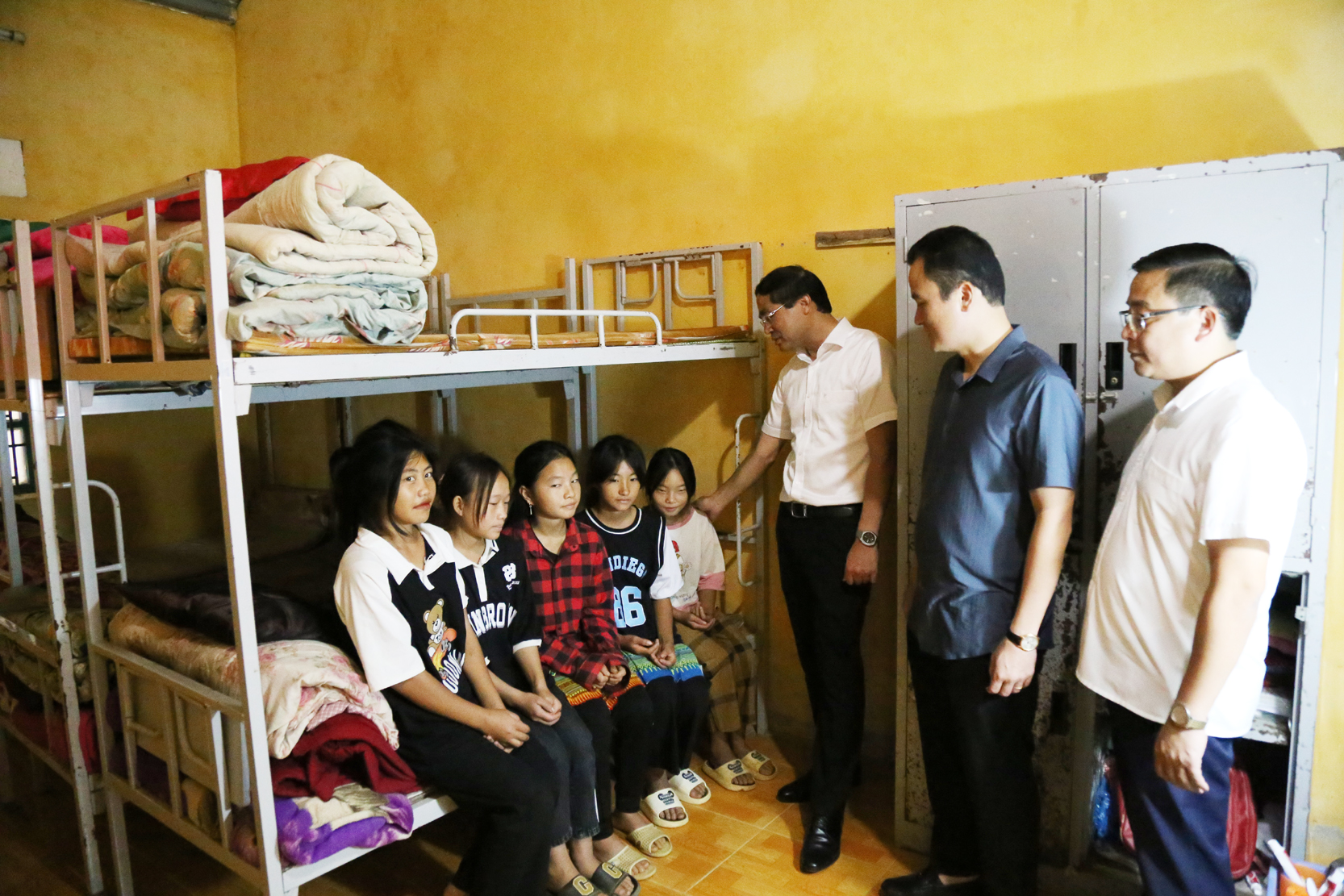 Kiểm tra phòng ở của học sinh bán trú. T5.jpg