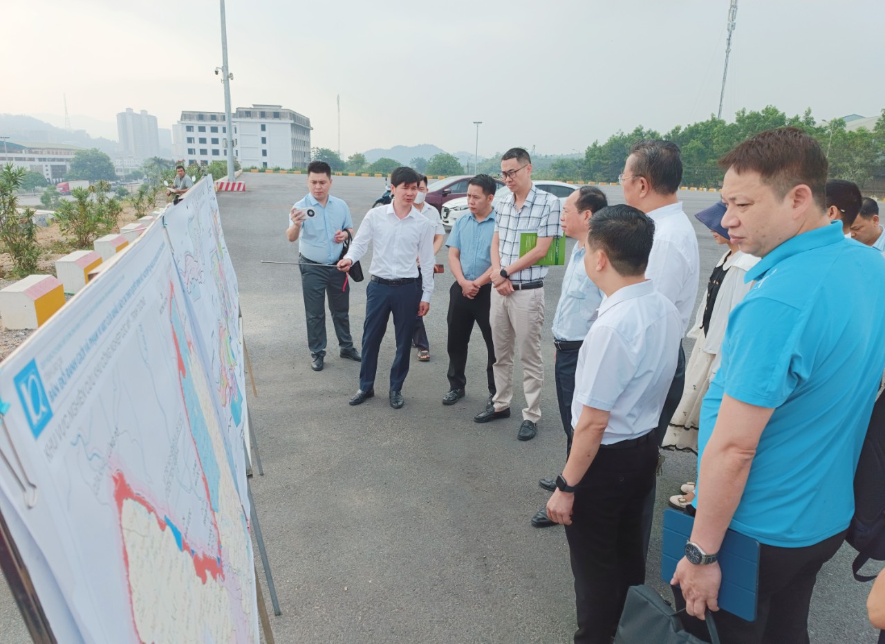 Doanh nghiệp khảo sát tại Khu vực Cửa khẩu Quốc tế đường bộ số II Kim Thành. TD3.jpg