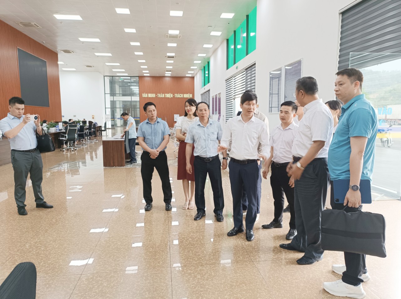 Doanh nghiệp tham quan Trung tâm tiếp nhận, giải quyết thủ tục hành chính Cửa khẩu Quốc tế đường bộ số II Kim Thành TD4.jpg