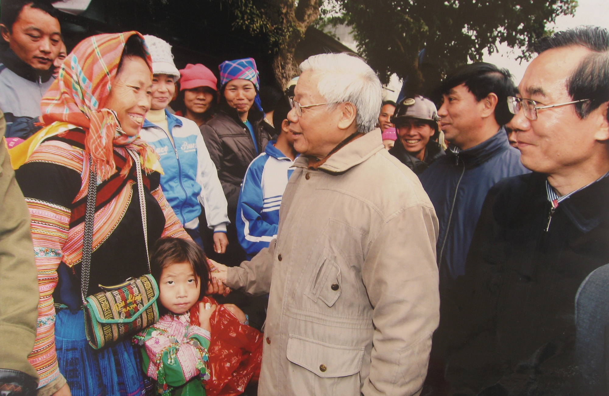 Tổng Bí thư Nguyễn Phú Trọng thăm Nhân dân xã Bản Lầu, huyện Mường Khương tháng 1/2013. BL166.jpg
