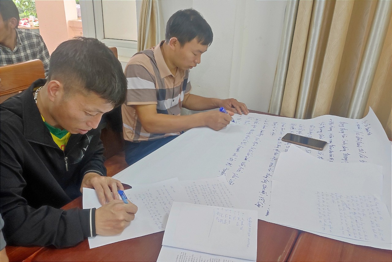 Các học viên sôi nổi thảo luận, chia sẻ kinh nghiệm trong thực hiện tại địa phương. Th3.jpg