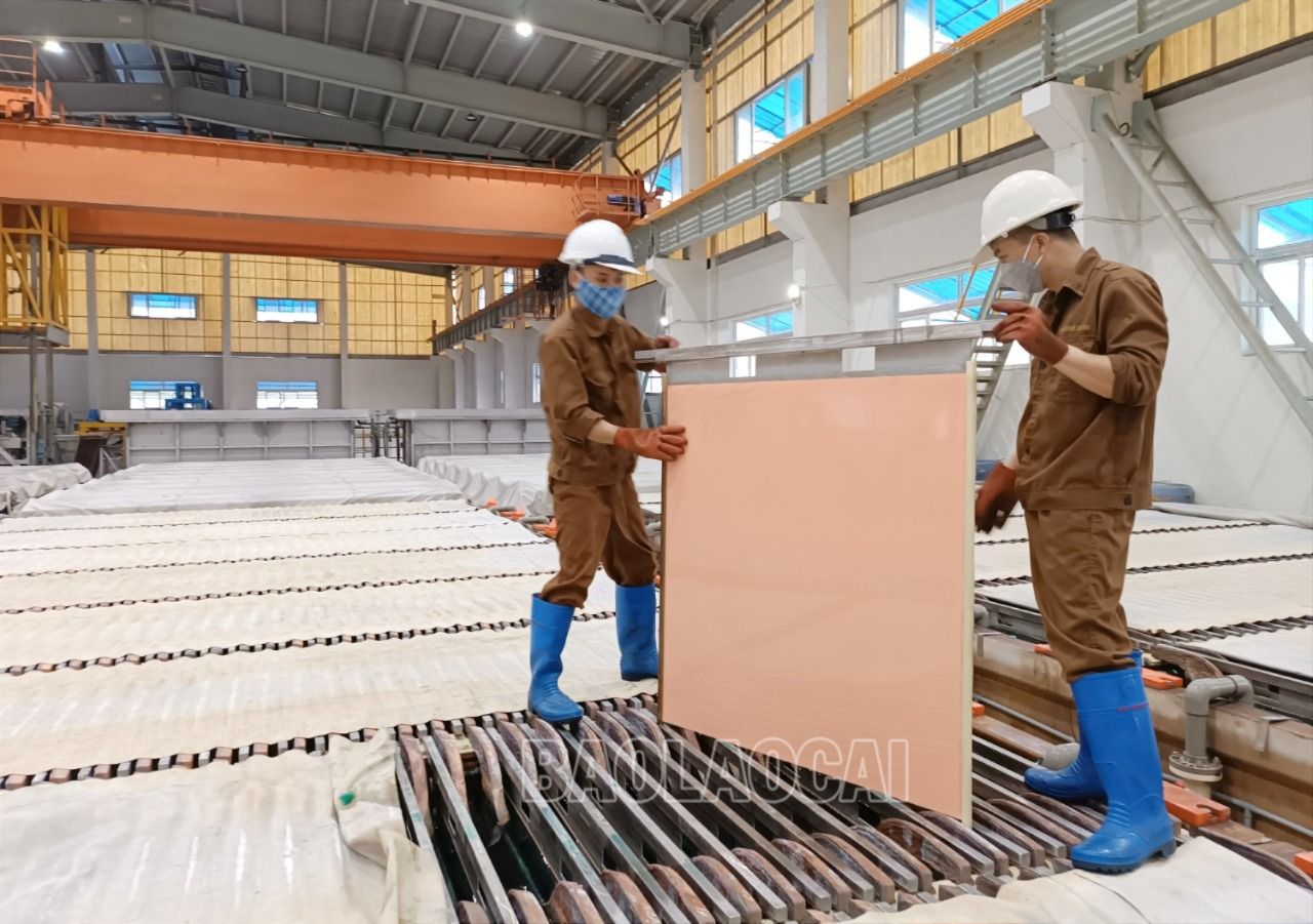 Cả 2 nhà máy luyện đồng duy trì sản xuất liên tục và ổn định. T.jpg