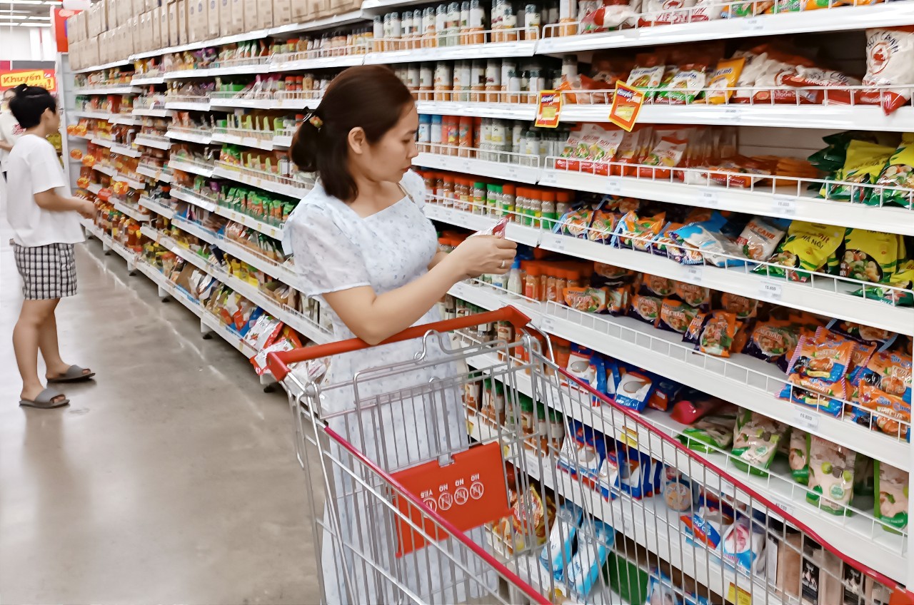 Hoạt động kinh doanh thương mại, dịch vụ diễn ra sôi động. KT3.jpg