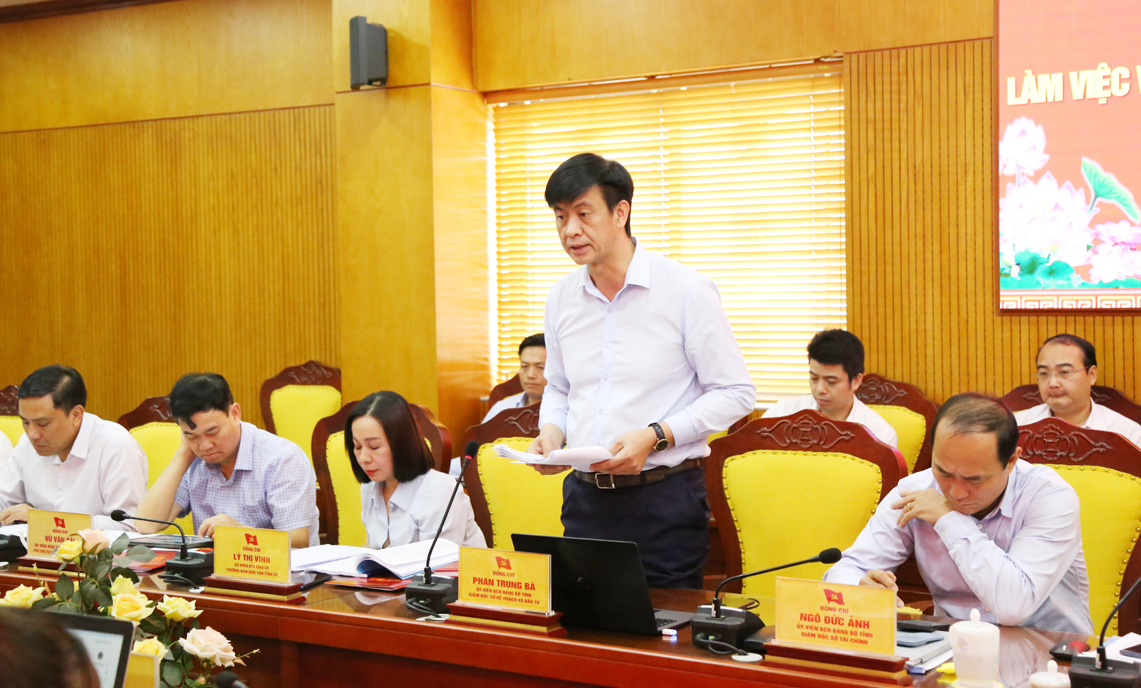 Giám đốc Sở Kế hoạch và Đầu tư Phan Trung Bá đề nghị xác định ưu tiên đầu tư và cân đối nguồn lực đảm bảo cho hiệu quả. M8.jpg