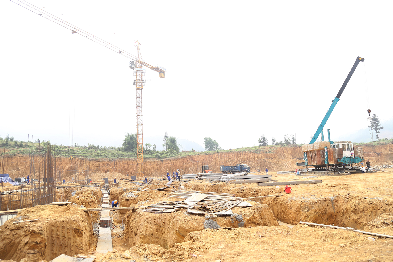 Chủ tịch UBND tỉnh Trịnh Xuân Trường kiểm tra thực địa các công trình, dự án trên địa bàn huyện Bắc Hà. C6.jpg