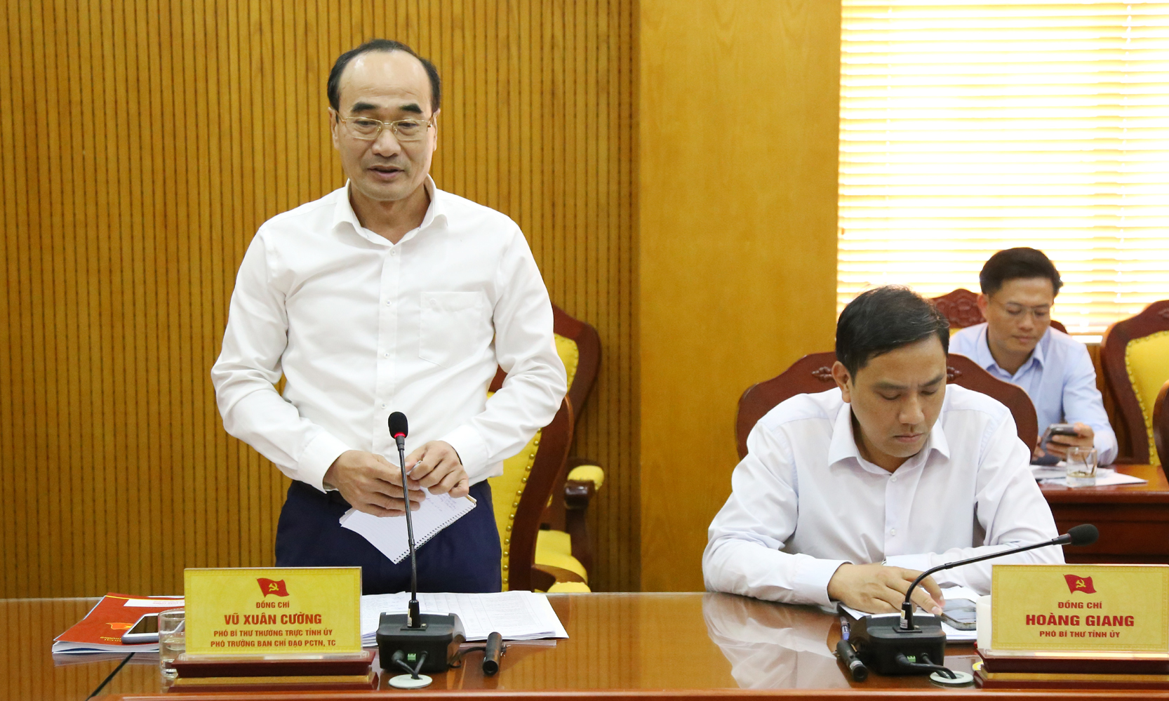 Đồng chí Vũ Xuân Cường, Phó Bí thư Thường trực Tỉnh ủy, Chủ tịch HĐND tỉnh phát biểu tại buổi làm việc. Đồng chí Vũ Xuân Cường, Phó Bí thư Thường trực Tỉnh ủy, Chủ tịch HĐND tỉnh phát biểu tại buổi làm việc.