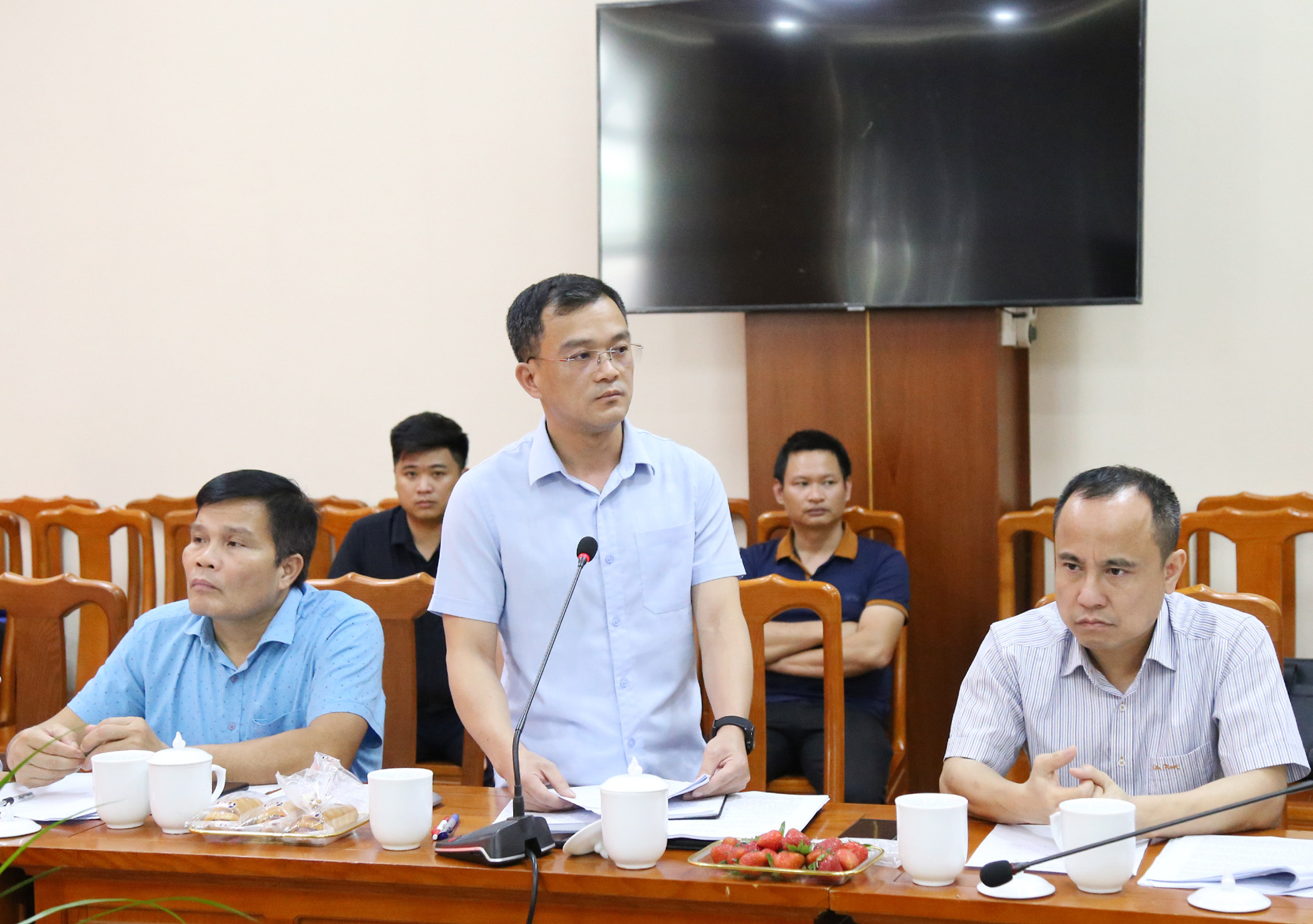 Lãnh đạo các, ngành của tỉnh phát biểu tại buổi làm việc. C3.jpg