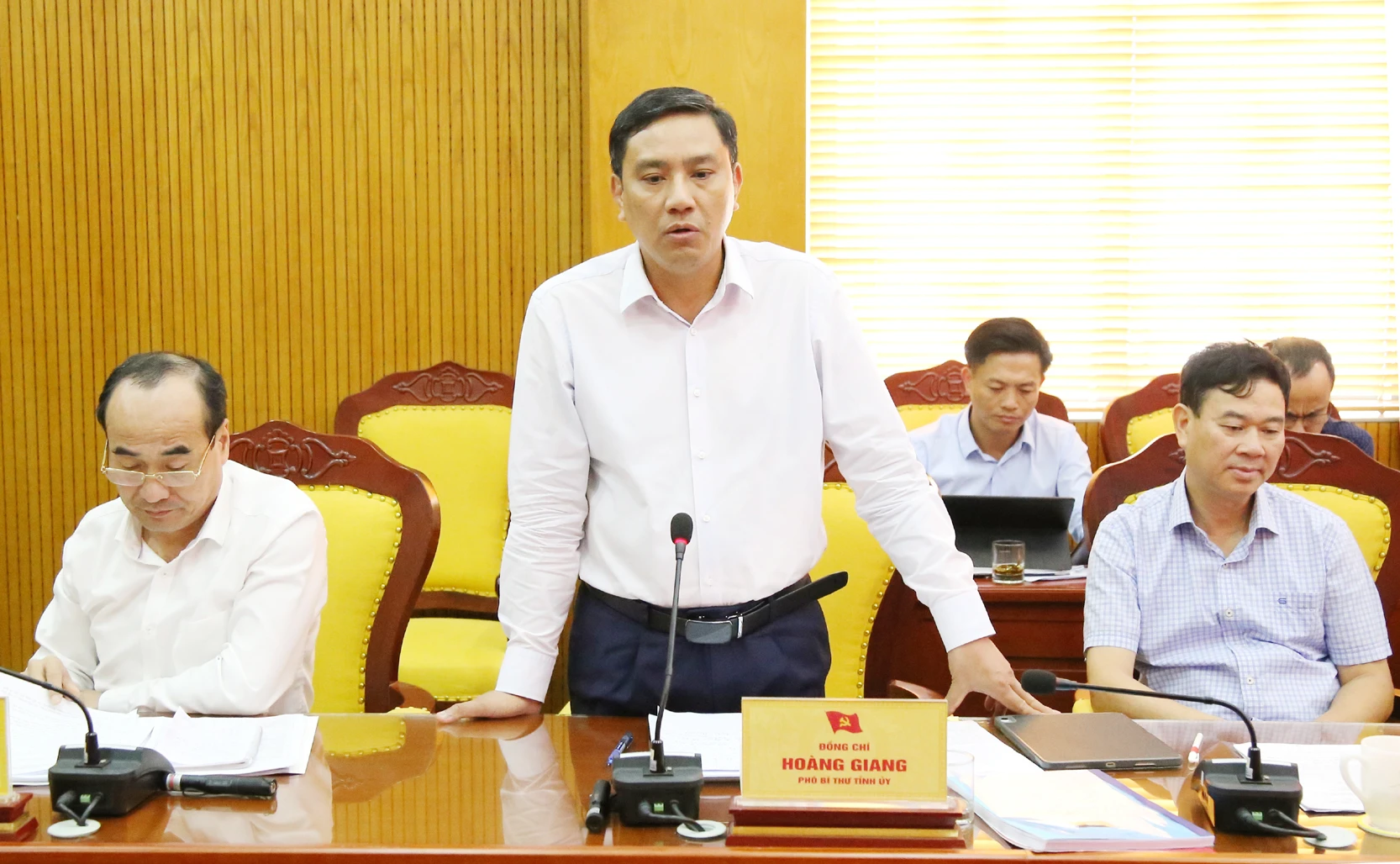 Đồng chí Hoàng Giang, Phó Bí thư Tỉnh ủy phát biểu tại buổi làm việc.