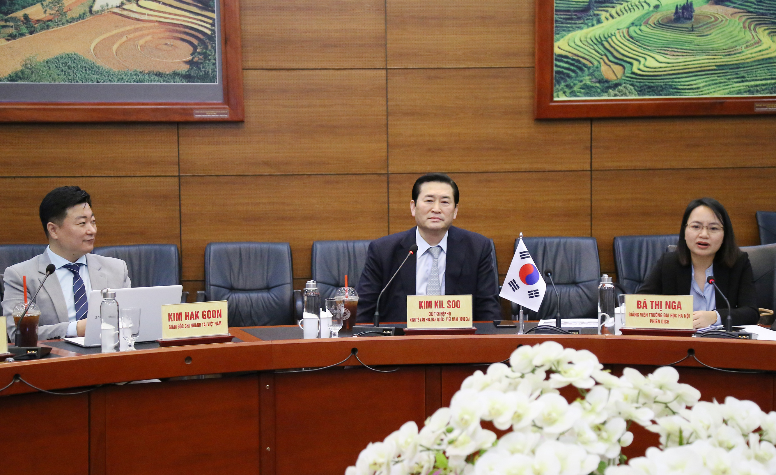 Ông Kim Kil Soo, Chủ tịch Công ty TNHH Daeji P&I (Hàn Quốc) phát biểu tại buổi làm việc. H4.jpg