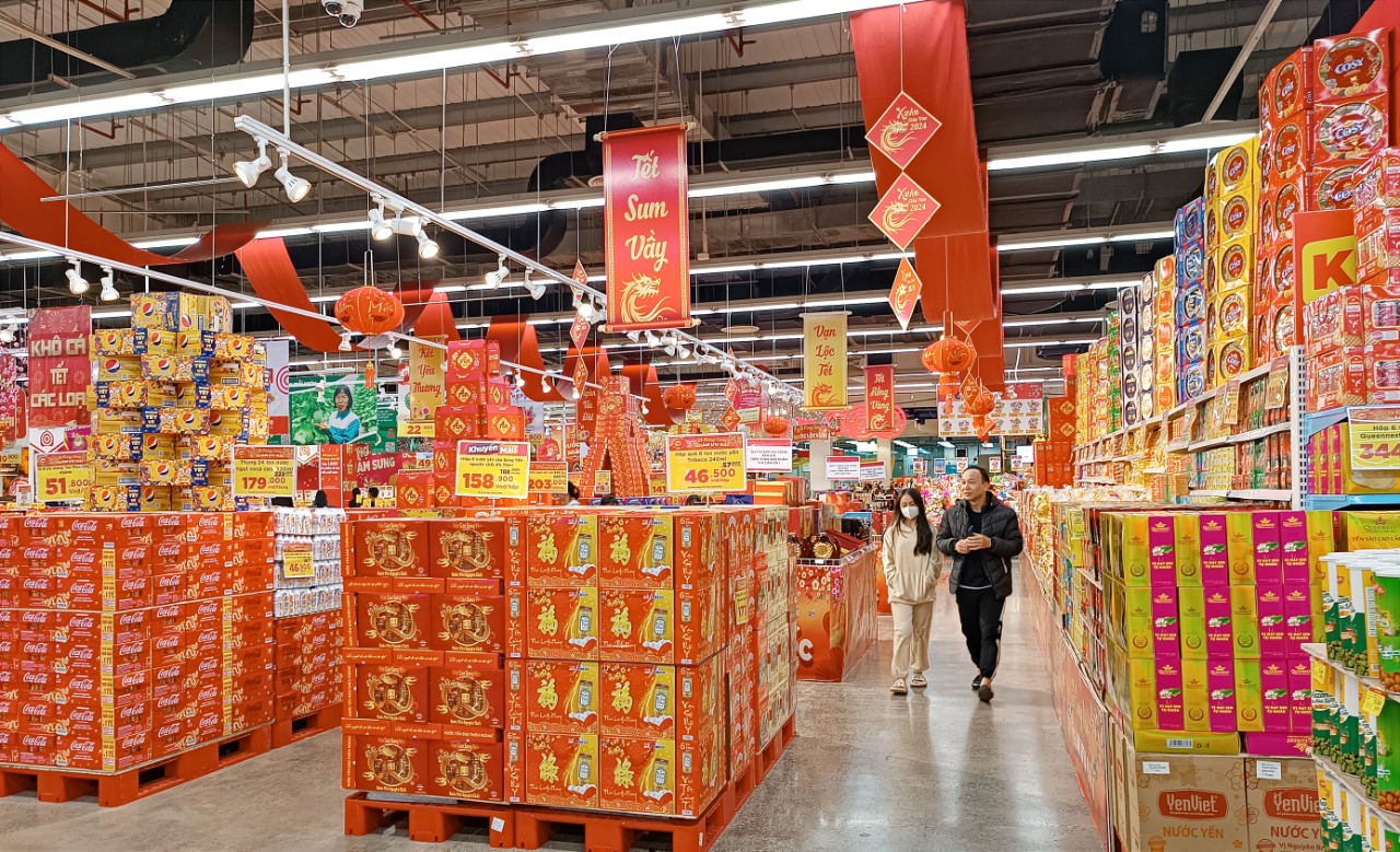 Hàng hoá dồi dào, phong phú về chủng loại. H4.jpg