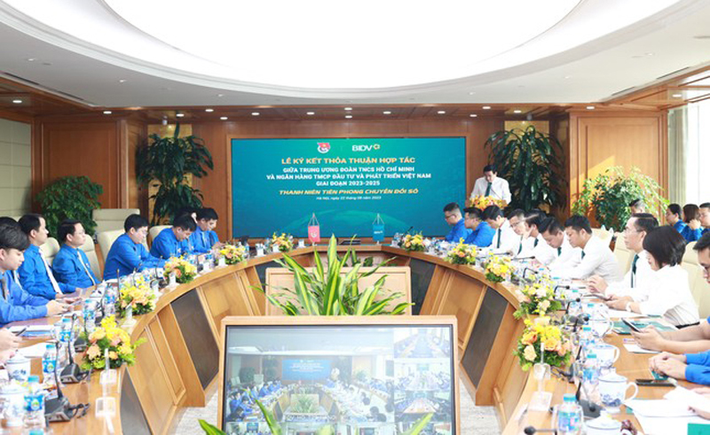 Quang cảnh buổi lễ tại Hà Nội. K8.jpg