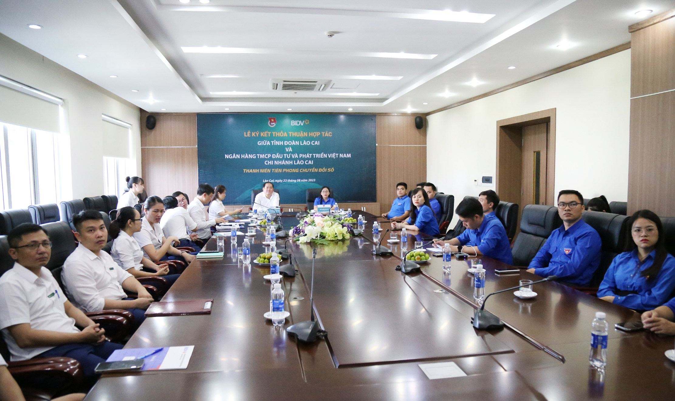 Các đơn vị của BIDV và các tỉnh, thành Đoàn thanh niên trên cả nước dự qua truyền hình trực tuyến. K0.jpg