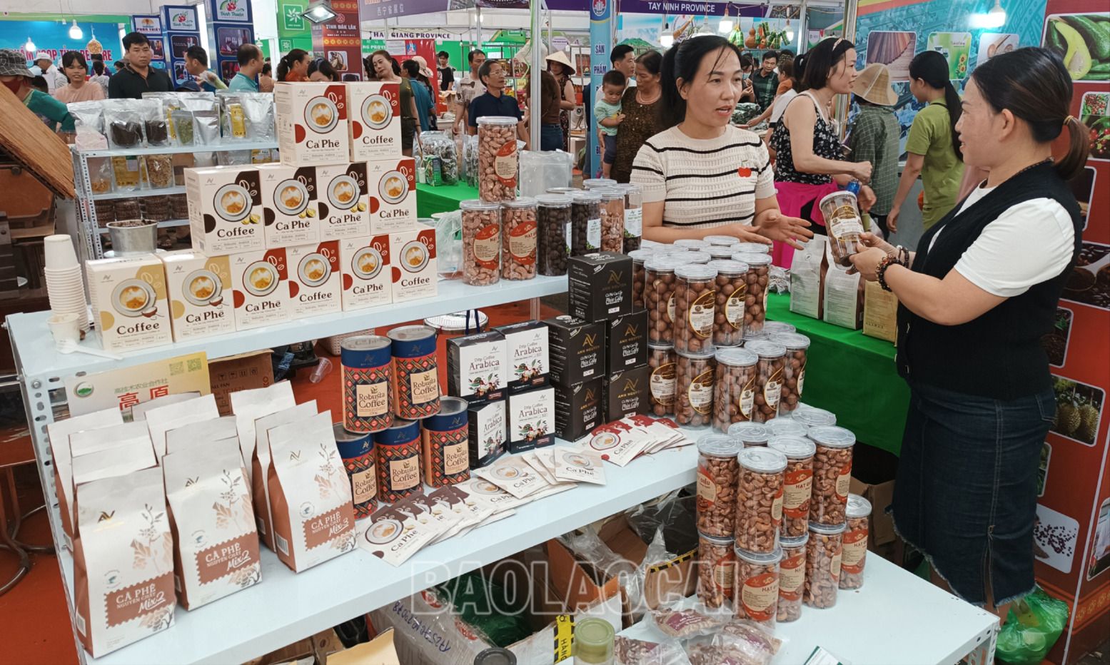 Gian hàng của Hợp tác xã Nông nghiệp Anh Nguyên. C.jpg
