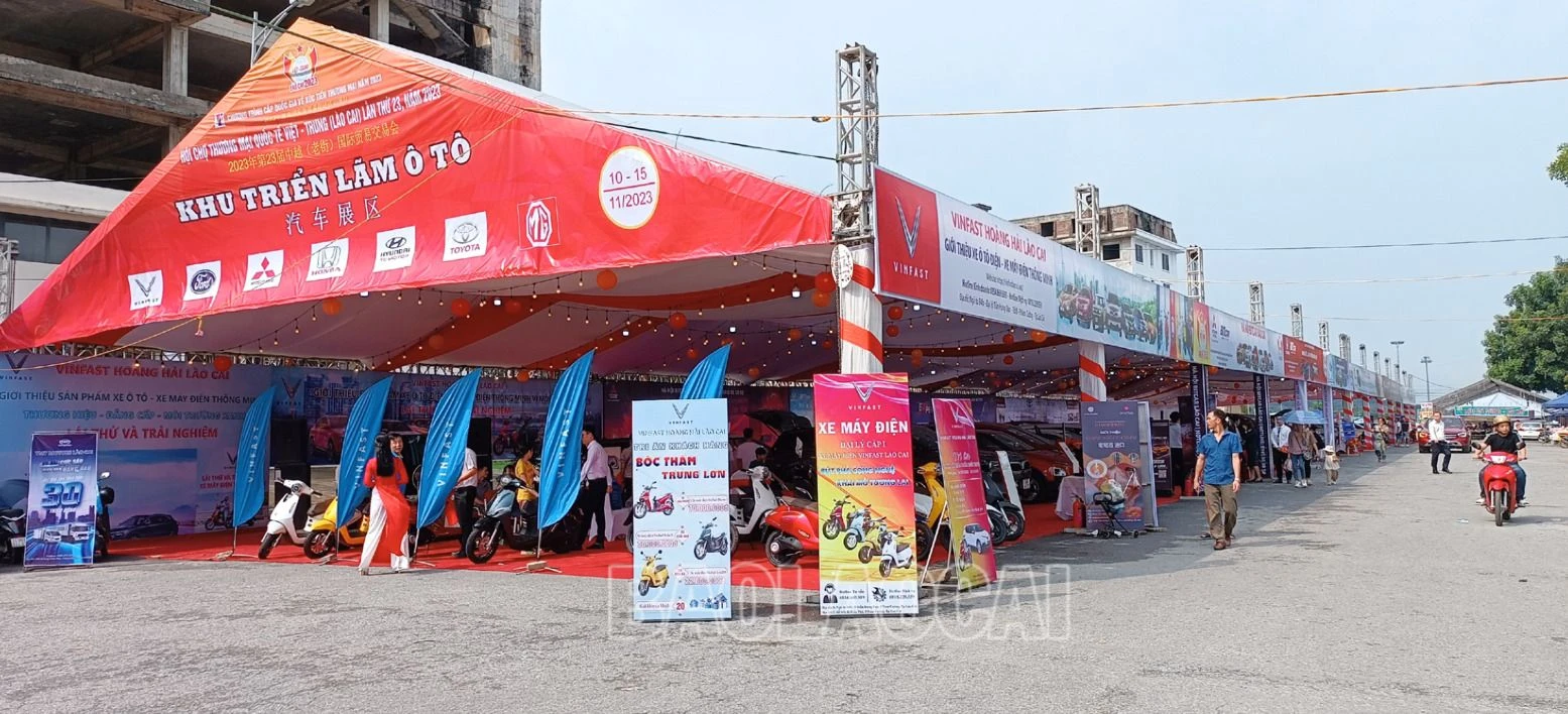 Khu triển lãm ô tô có diện tích gần 1.500 m2.