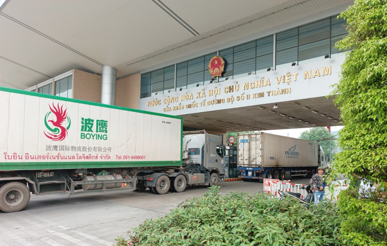 Hoạt động xuất - nhập khẩu hàng hoá qua Cửa khẩu Quốc tế đường bộ số II Kim Thành. T2.jpg