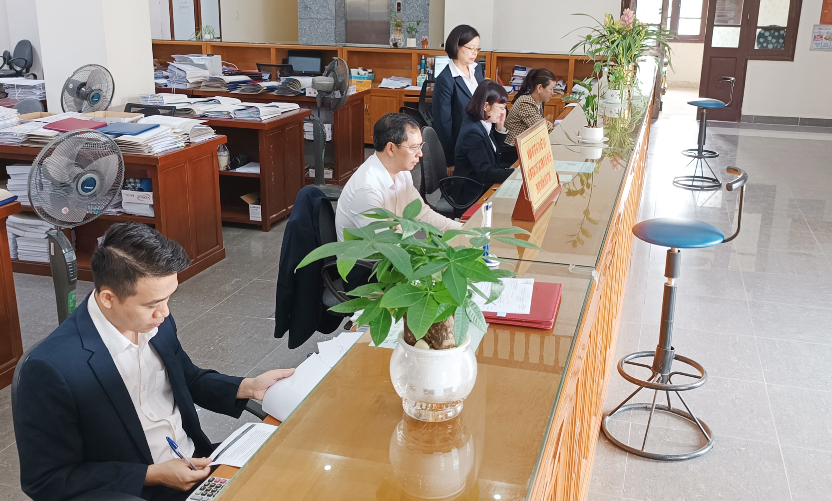 Kho bạc Nhà nước Lào Cai vẫn duy trì hoạt động bình thường. t3-6170.jpg