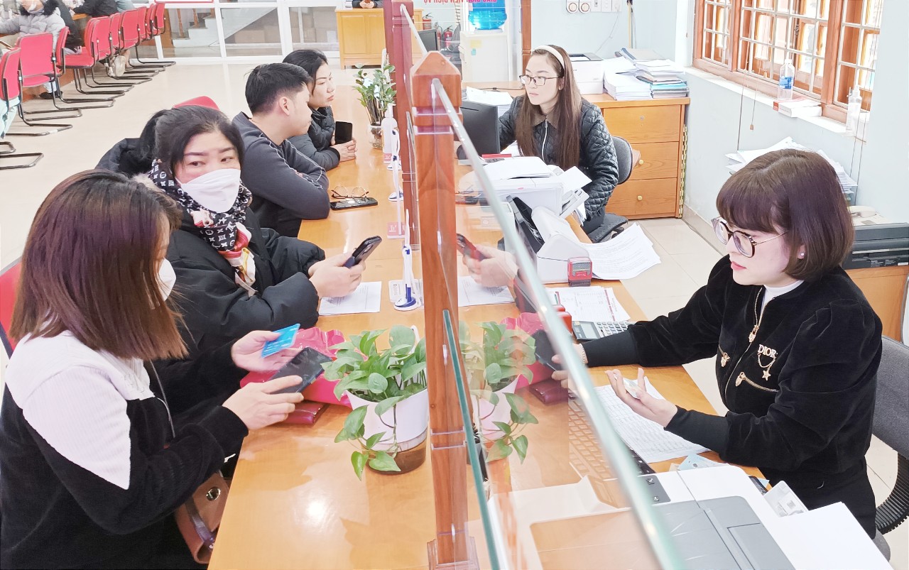 Các ngân hàng trên địa bàn vẫn duy trì hoạt động trong 2 ngày nghỉ cuối cùng của năm 2023. t1-2639.jpg