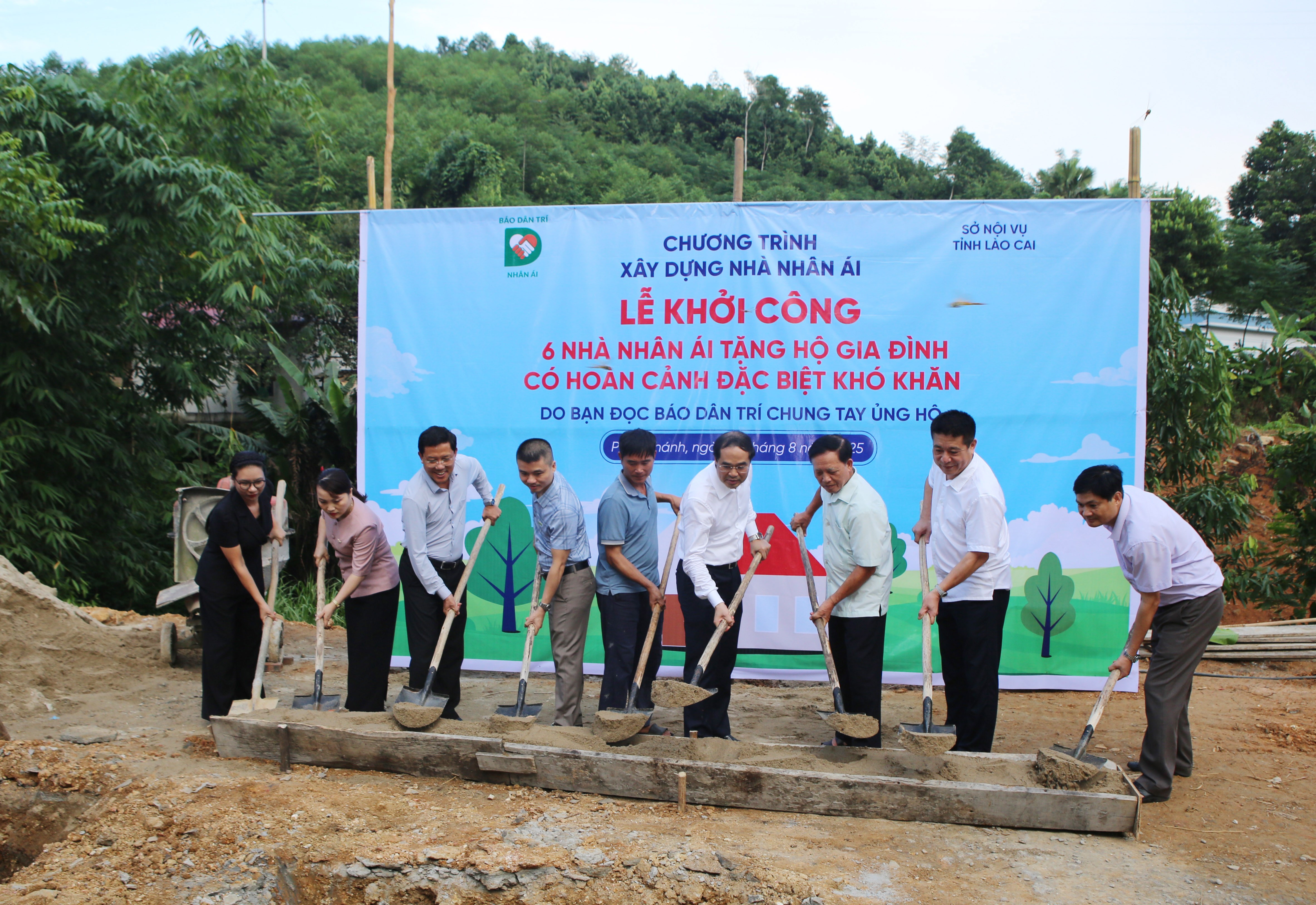 Khởi công xây dựng nhà nhân ái cho hộ dân có hoàn cảnh khó khăn xã Phúc Khánh. 12.jpg