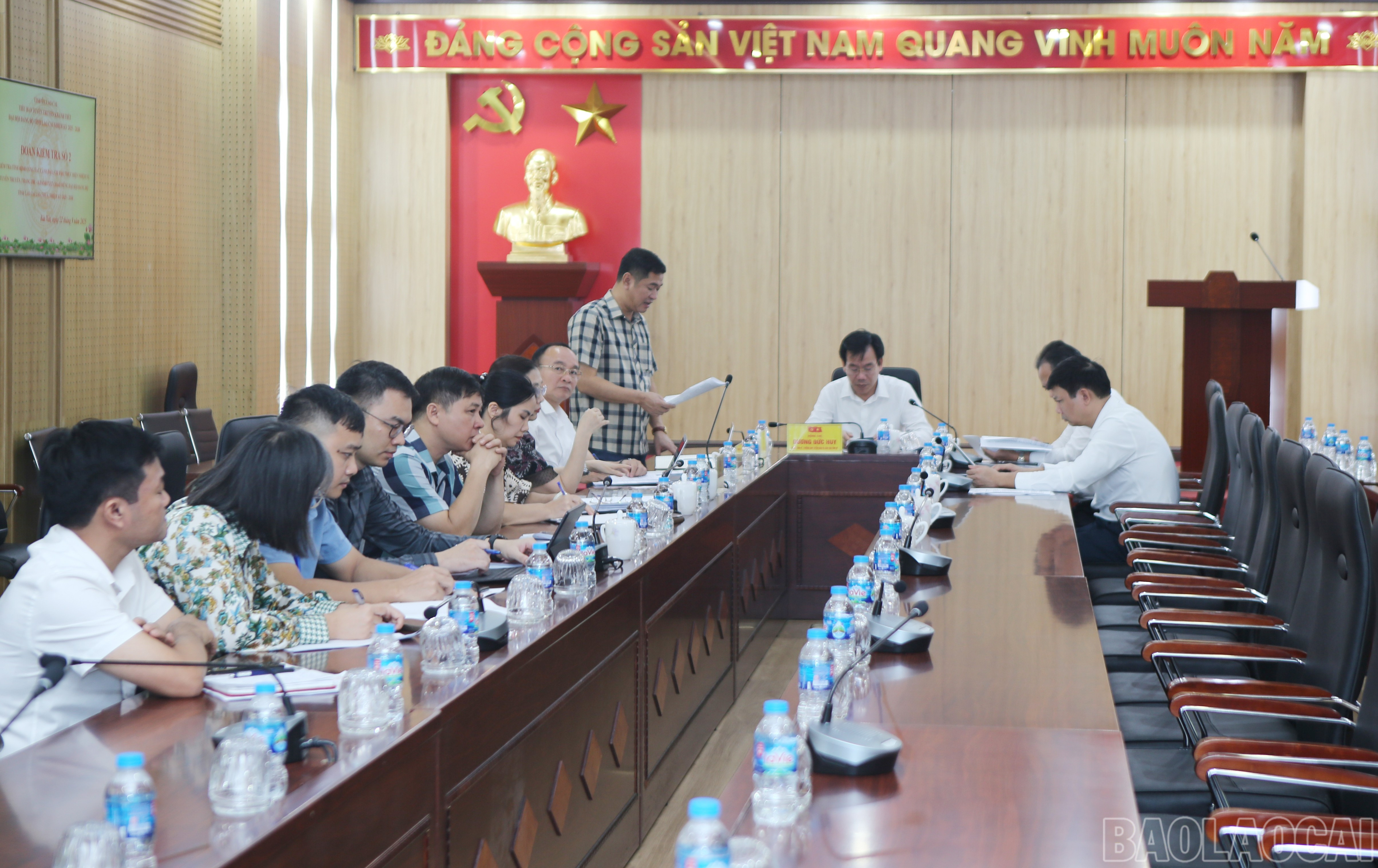 Quang cảnh buổi làm việc. baolaocai-br_bx-1.jpg