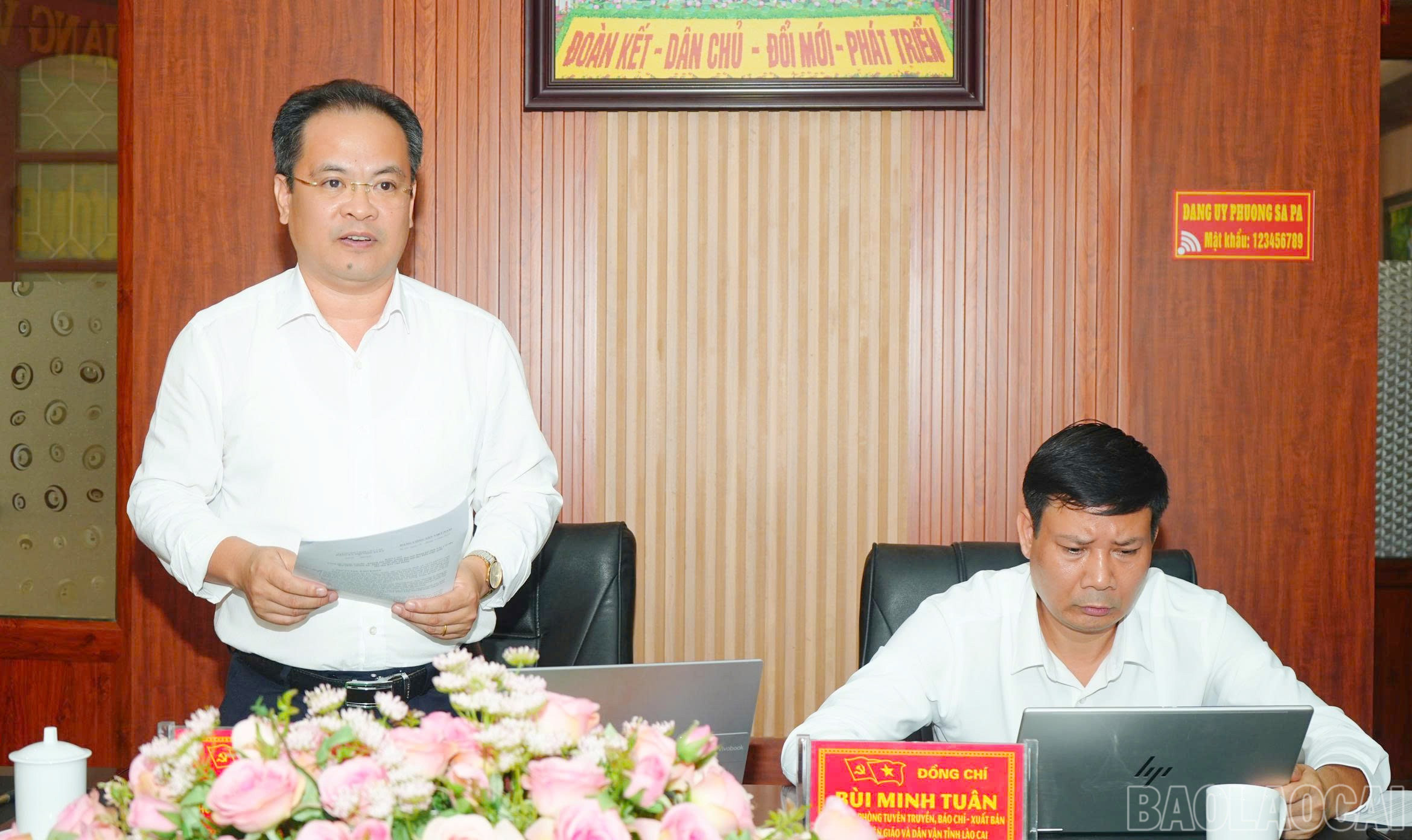 Đồng chí Lại Vũ Hiệp, Phó Giám đốc Sở Văn hóa, Thể thao và Du lịch phát biểu tại buổi làm việc. baolaocai-br_sp-4.jpg