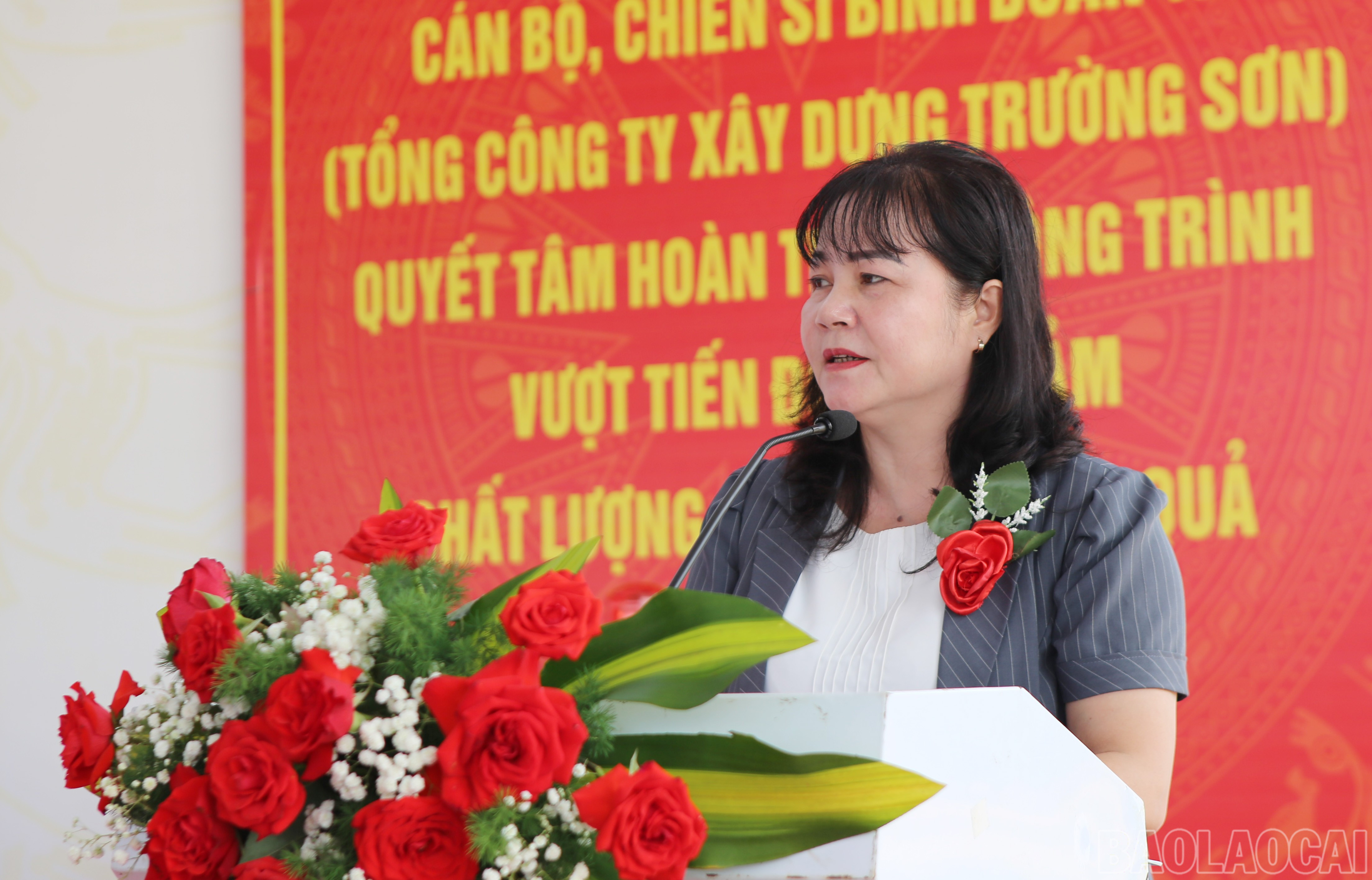 Đồng chí Hoàng Thị Thanh Bình, Phó Chủ tịch HĐND tỉnh phát biểu tại buổi lễ. baolaocai-br_3.jpg