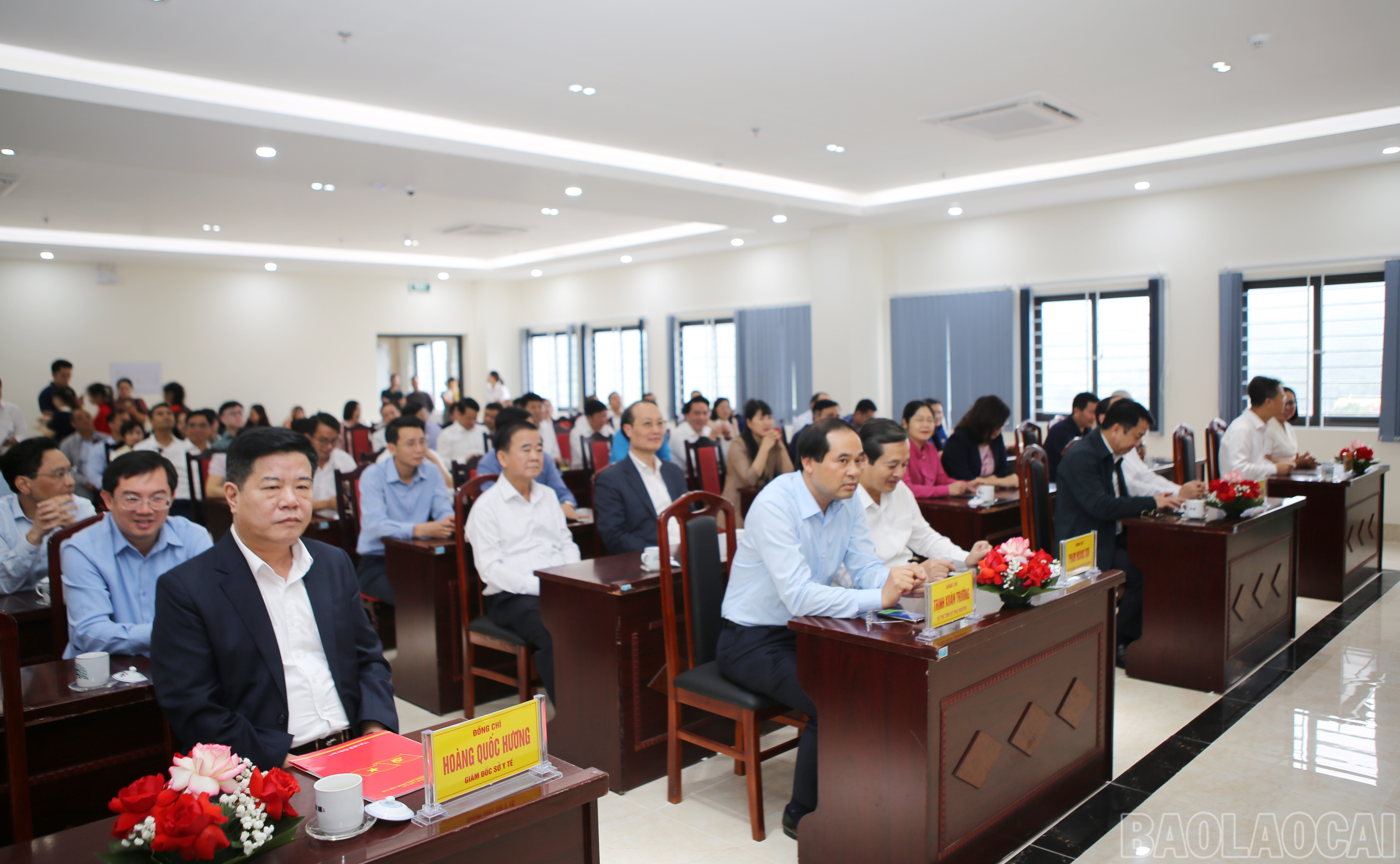 Các đại biểu dự lễ khánh thành. baolaocai-br_bt-5.jpg