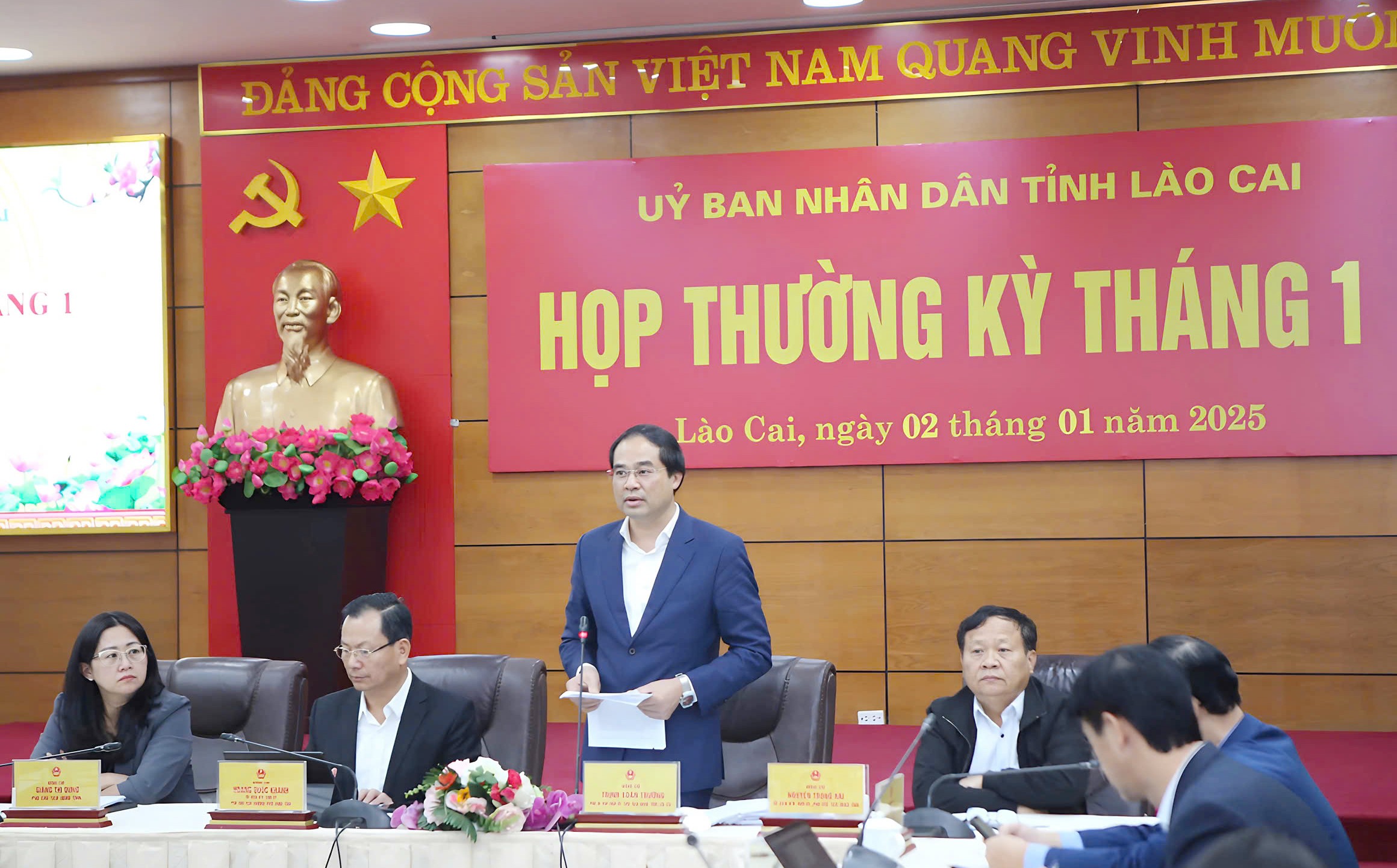 Chủ tịch UBND tỉnh Trịnh Xuân Trường phát biểu kết luận phiên họp. 6.jpg