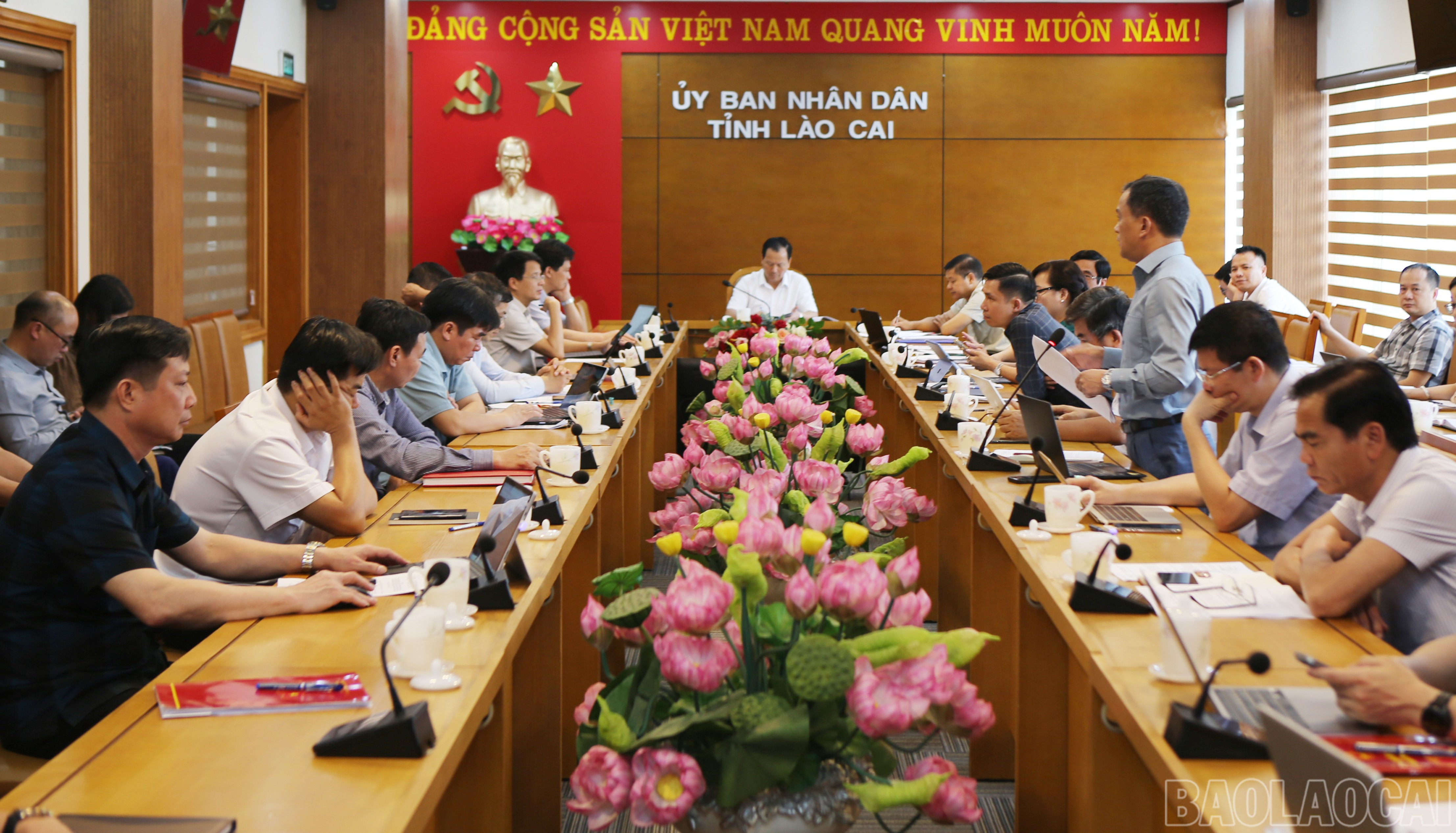 Quang cảnh cuộc họp. baolaocai-br_1.jpg