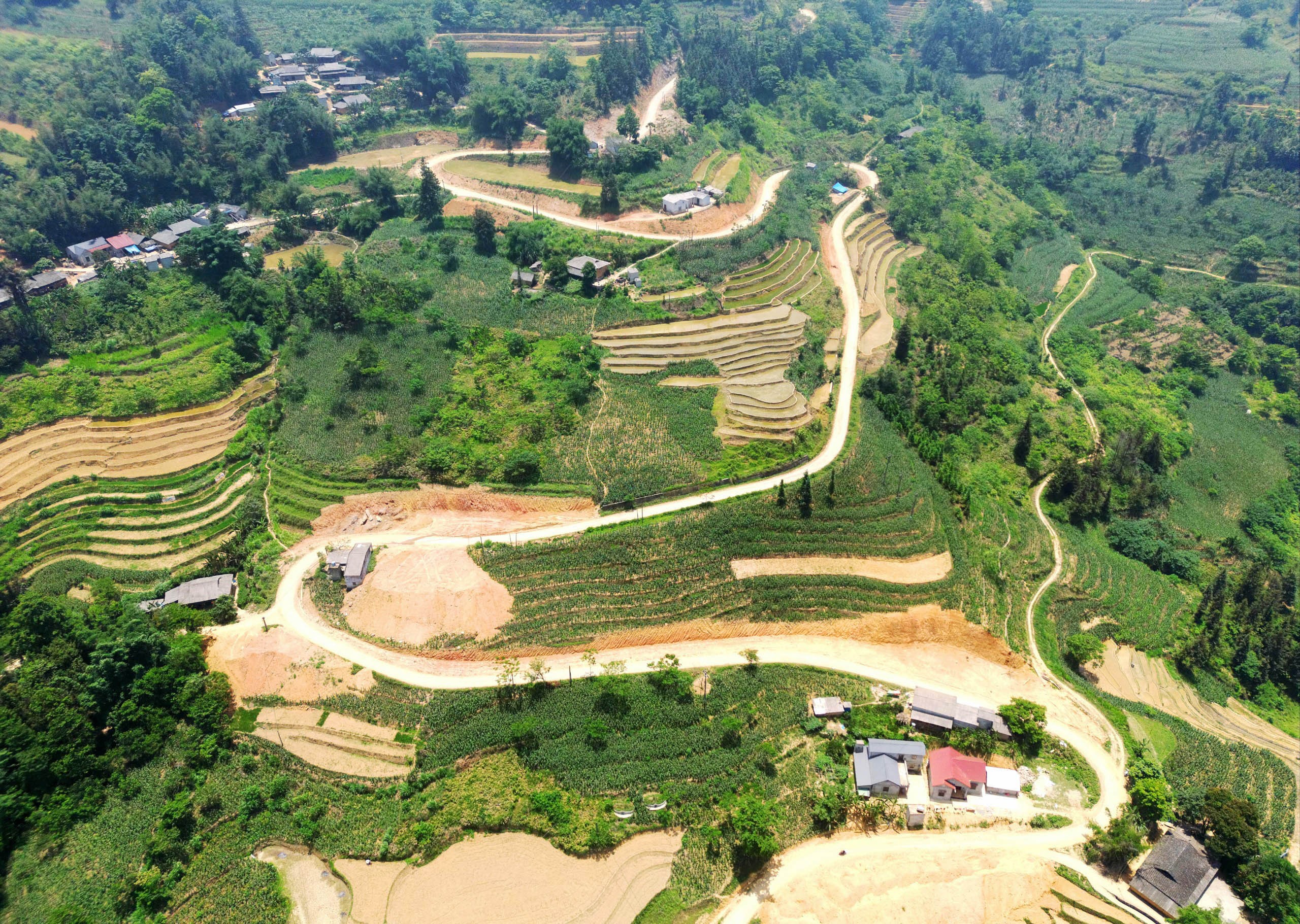 Những tuyến đường rộng mở nhờ lòng dân đồng thuận. si-3.jpg