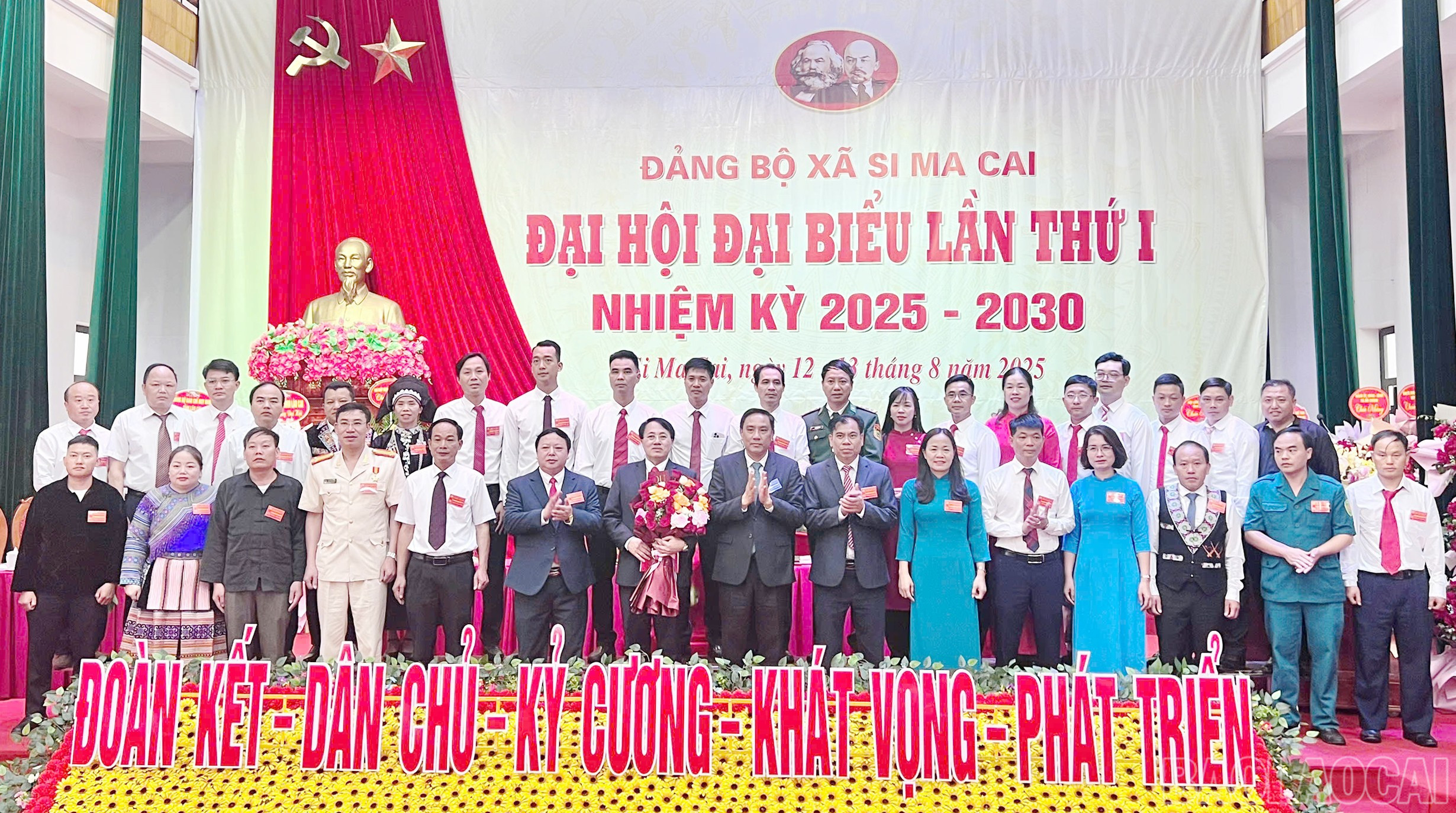 Ra mắt Ban Chấp hành Đảng bộ xã Si Ma Cai. baolaocai-br_s-3.jpg