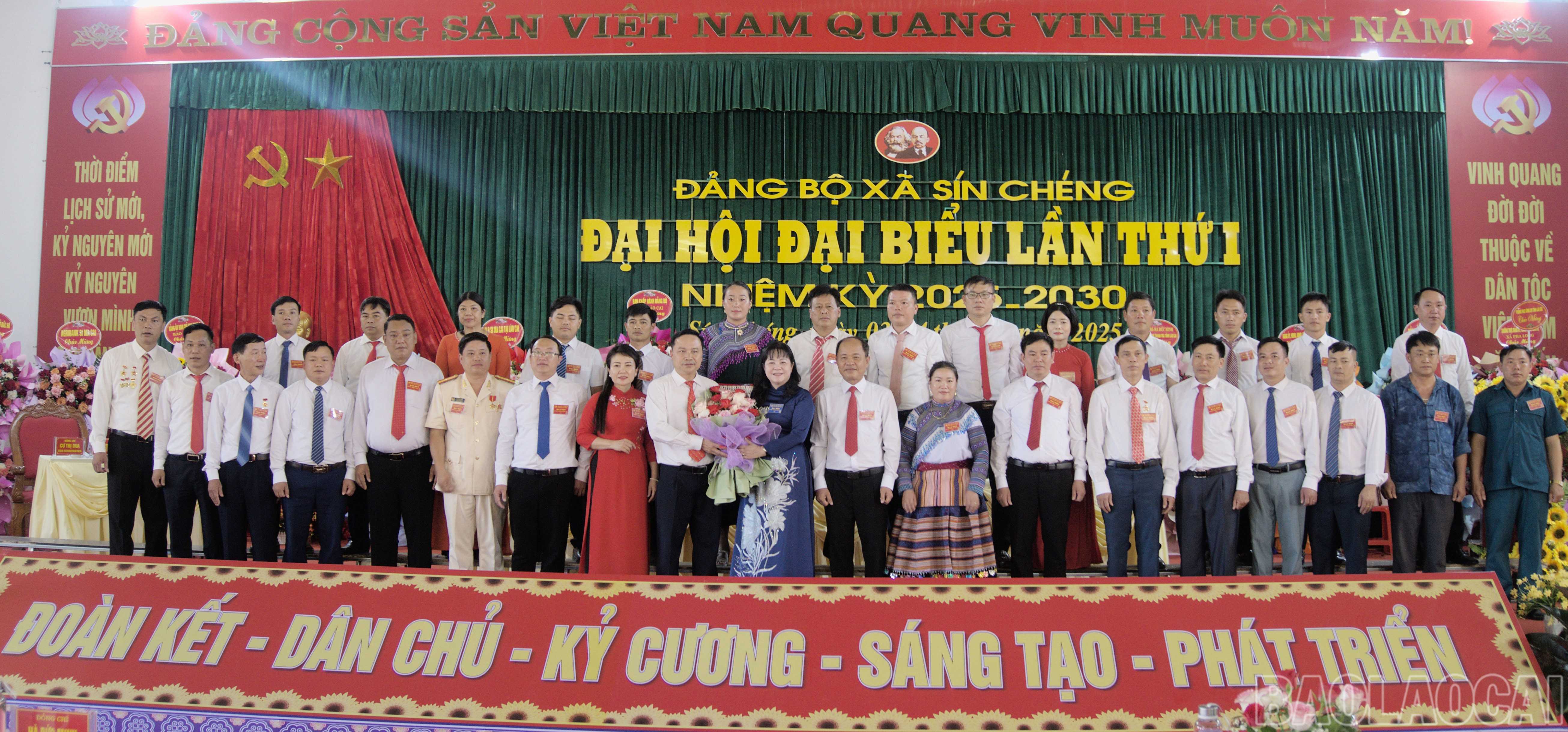 Ban Chấp hành Đảng bộ xã ra mắt tại Đại hội. baolaocai-br_sc-5.jpg
