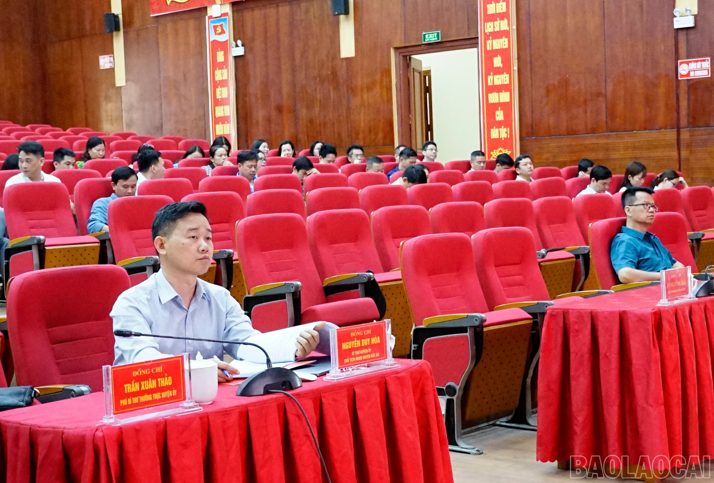 Các đại biểu tại điểm cầu huyện Bắc Hà nghe quán triệt kế hoạch lấy ý kiến sửa đổi Hiến pháp. baolaocai-br_ub-7.jpg