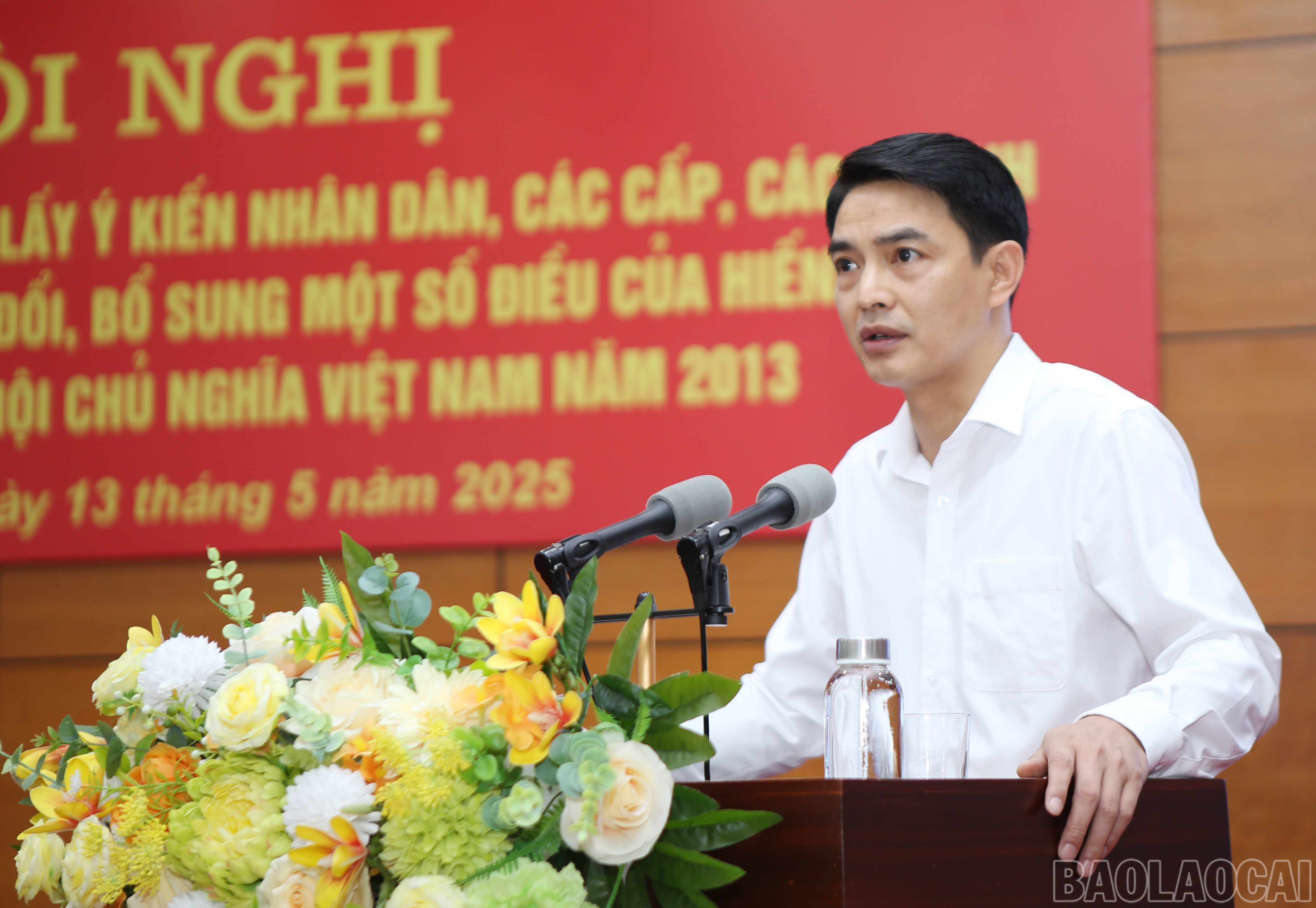 Đại diện lãnh đạo Báo Lào Cai báo cáo công tác thông tin, tuyên truyền. baolaocai-br_ub-3.jpg