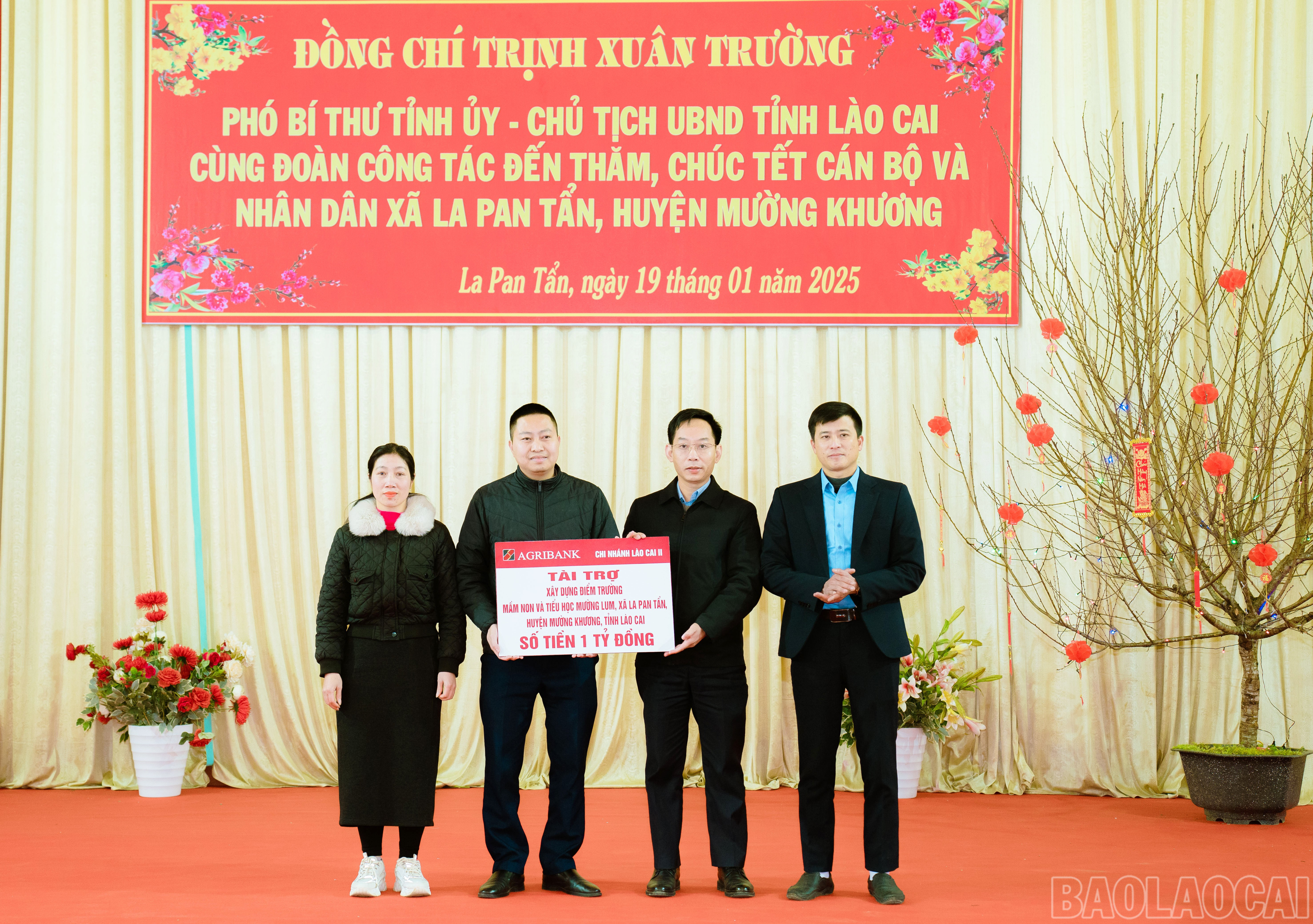 Agribank Chi nhánh Lào Cai II trao kinh phí 1 tỷ đồng hỗ trợ xây dựng điểm trường Mầm non và Tiểu học Mường Lum, xã La Pan Tẩn. baolaocai-br_mk-15.jpg