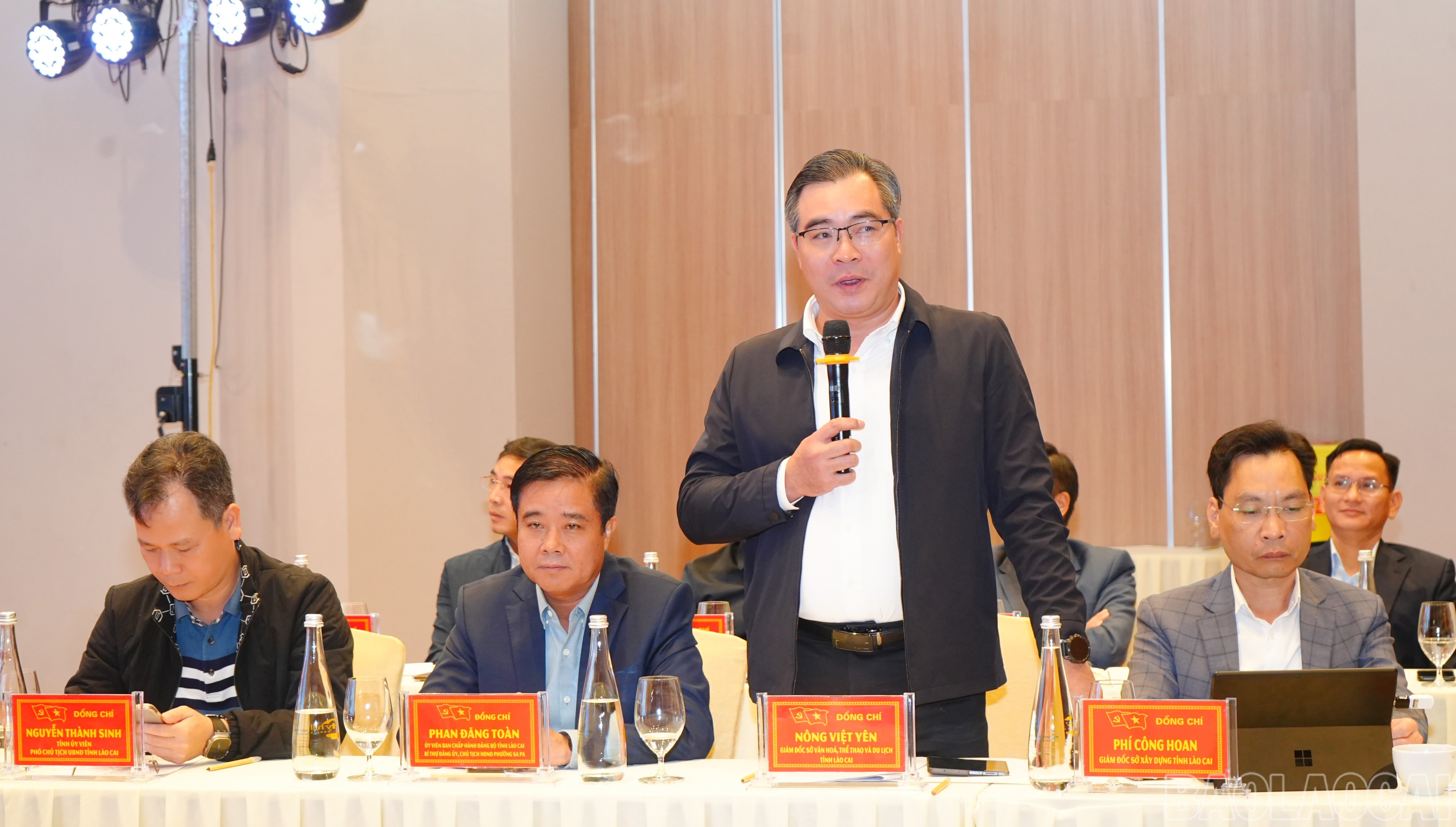 Đồng chí Nông Việt Yên - Giám đốc Sở Văn hóa, Thể thao và Du lịch tỉnh Lào Cai chia sẻ kinh nghiệm công tác quản lý nhà nước lĩnh vực du lịch. baolaocai-br_sp-4.jpg