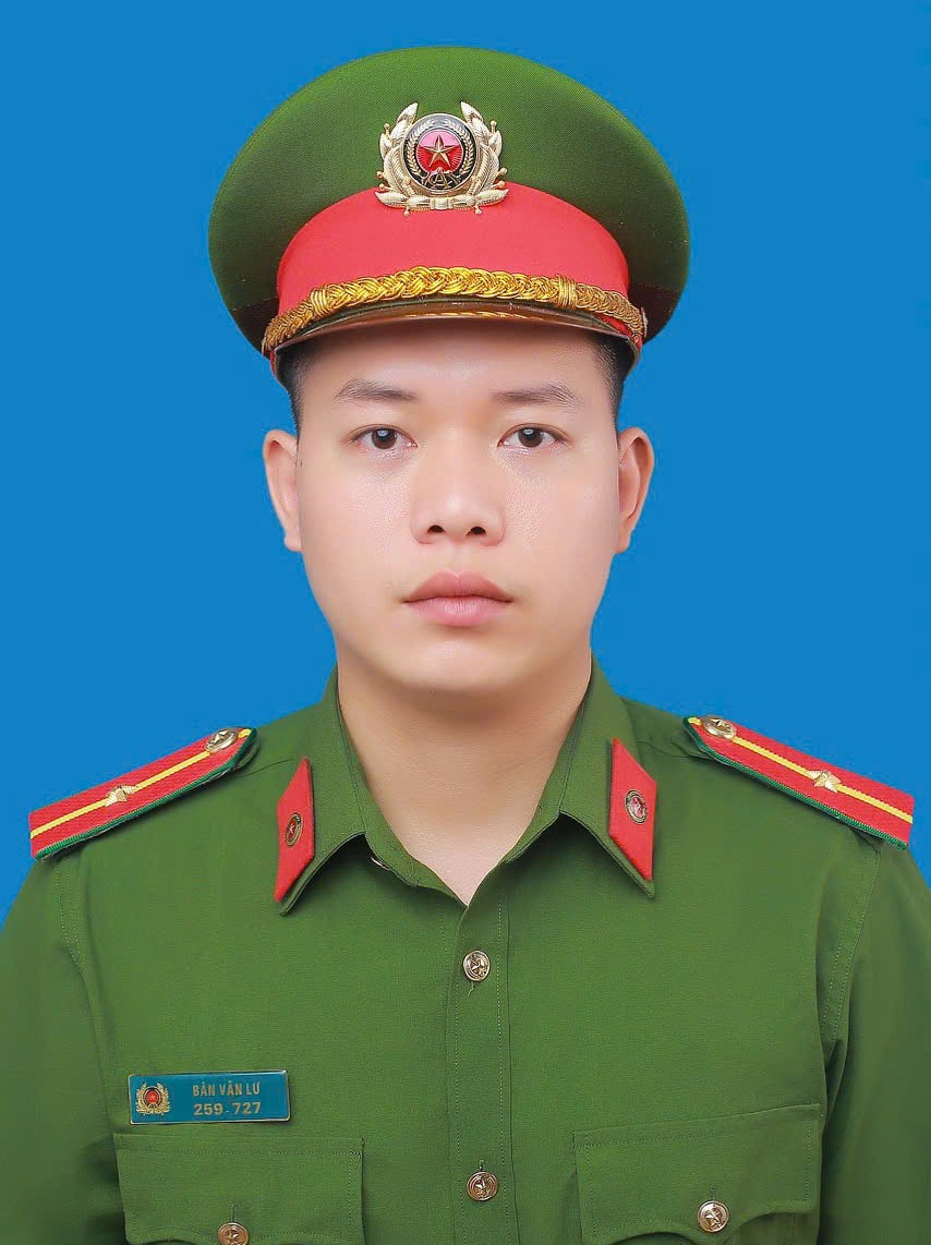 អនុសេនីយ៍ឯក Ban Van Lu d-4.jpg