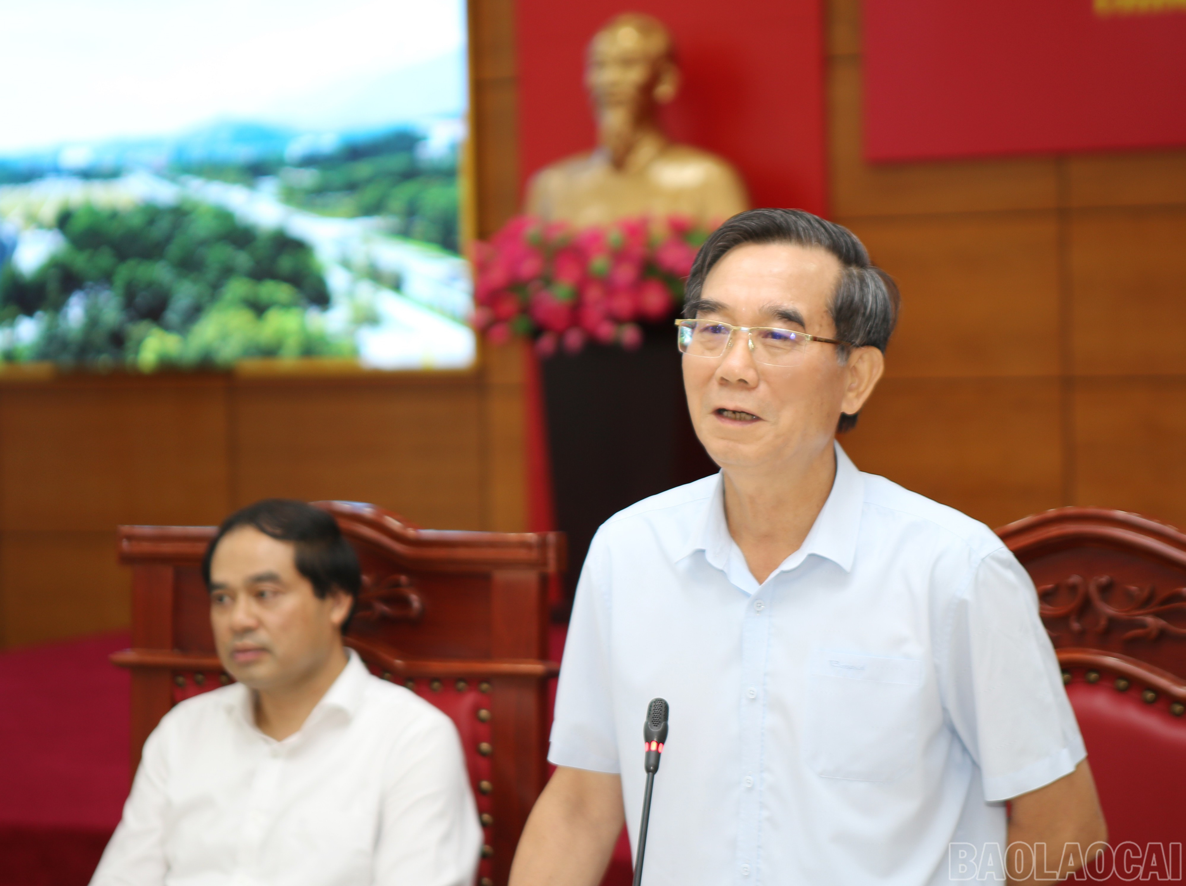 Đồng chí Nguyễn Hữu Vạn, nguyên Bí thư Tỉnh ủy phát biểu tại hội nghị baolaocai-br_11.jpg