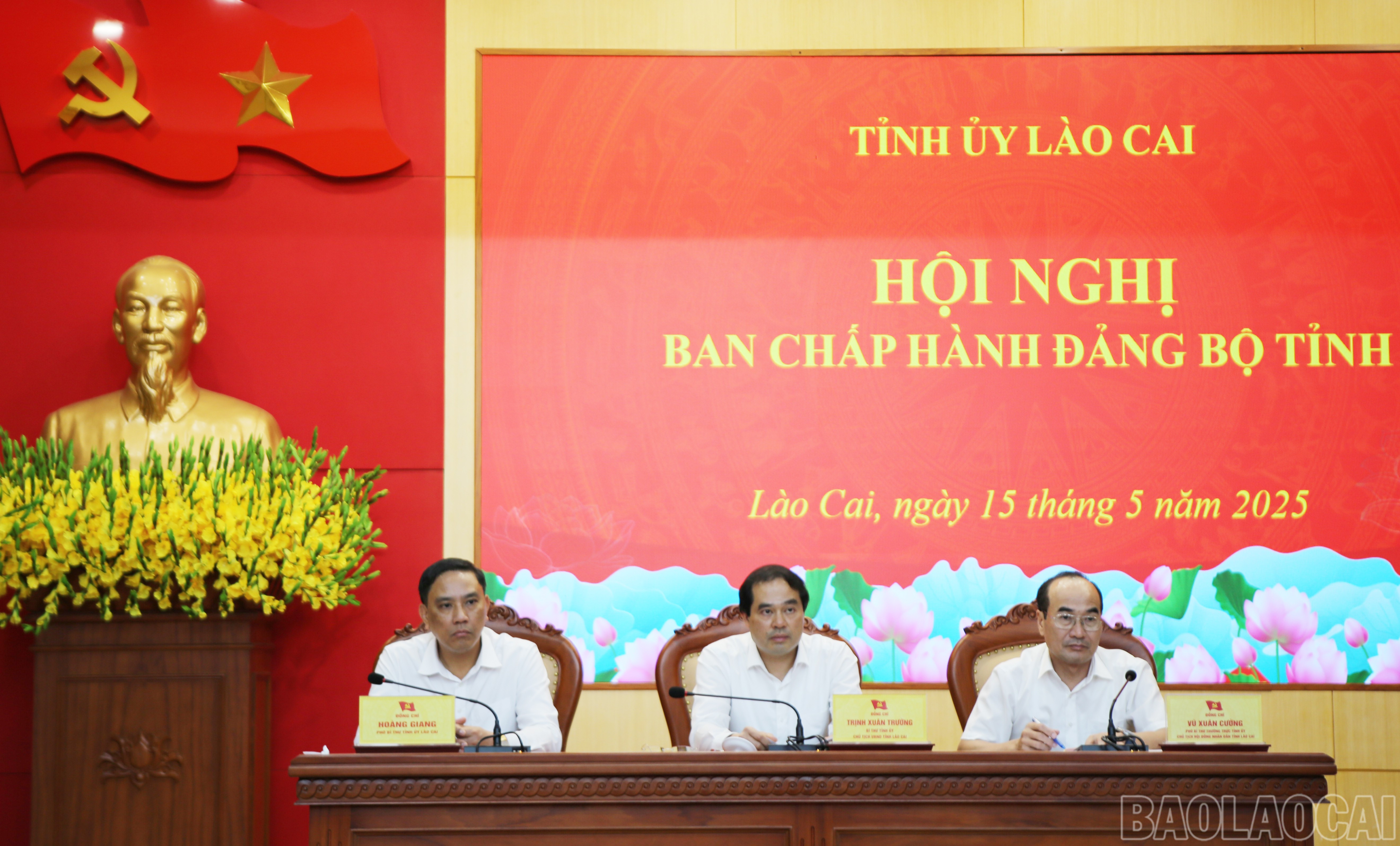 Các đồng chí Thường trực Tỉnh ủy chủ trì hội nghị. baolaocai-br_7.jpg