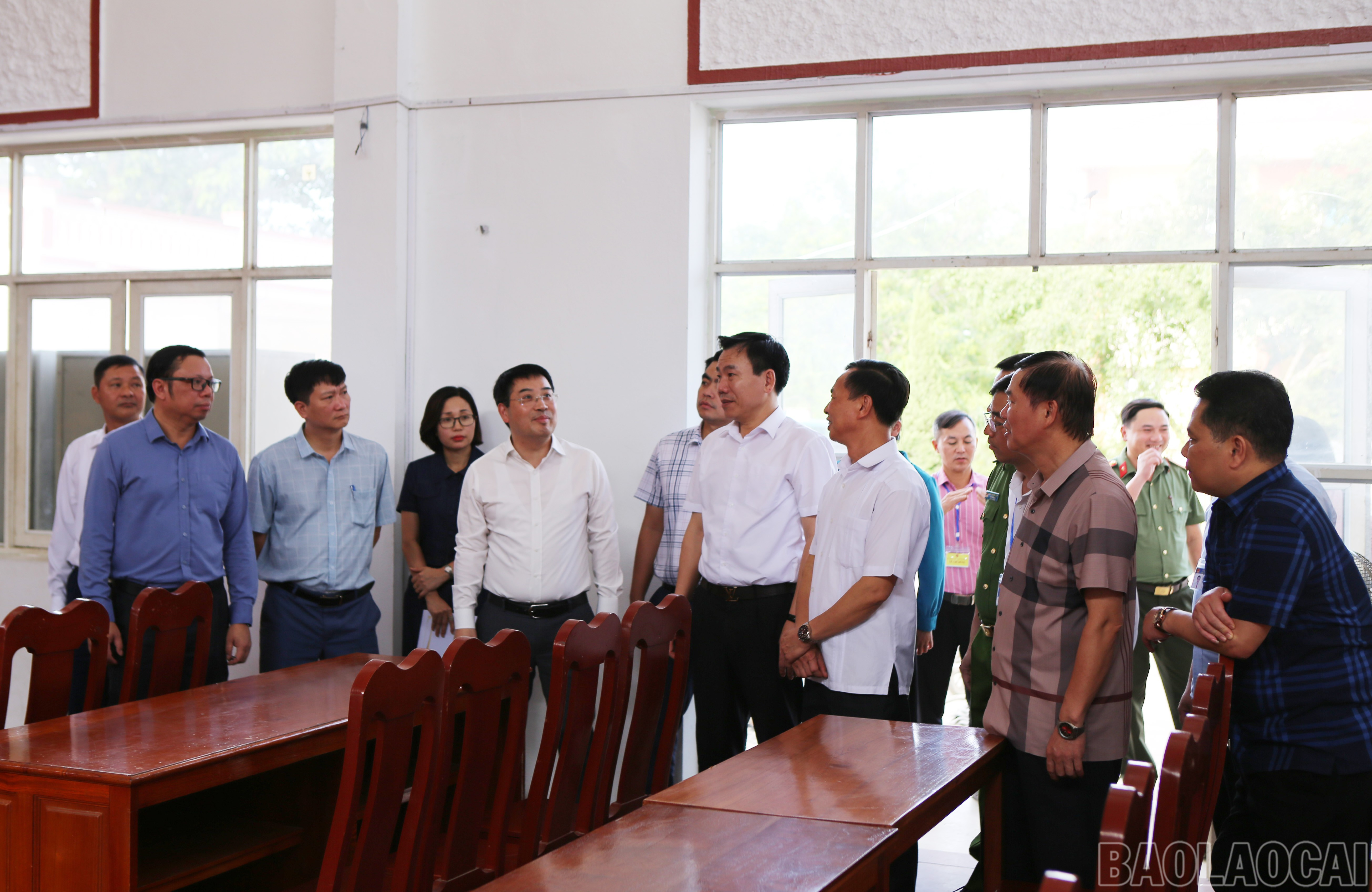Đoàn công tác khảo sát cơ sở vật chất tại xã Tằng Loỏng. baolaocai-br_8.jpg