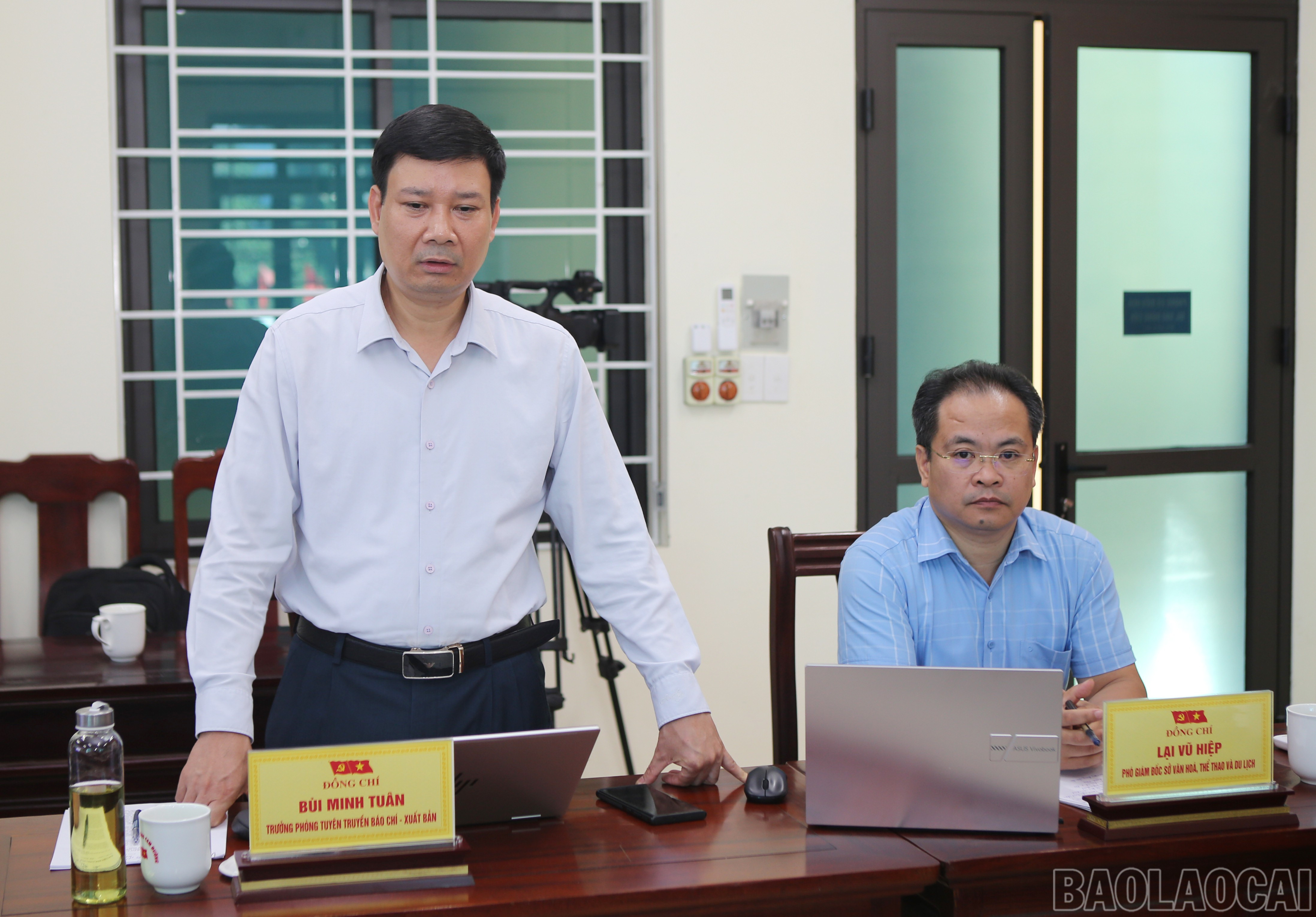 Thành viên tổ công tác nêu một số vấn đề quan tâm. baolaocai-br_15.jpg